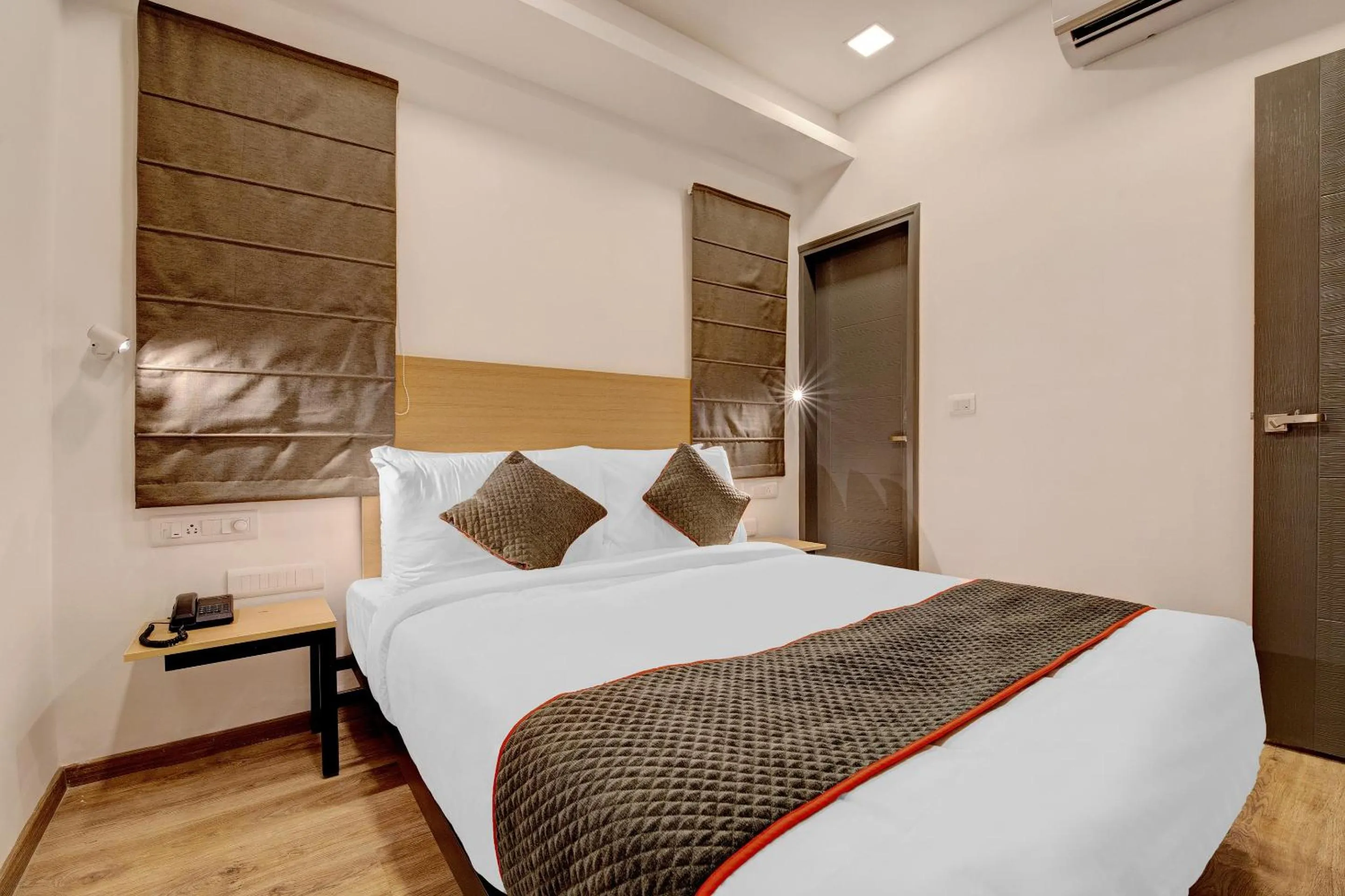 Bedroom, Bed in Super Townhouse Siri Residency