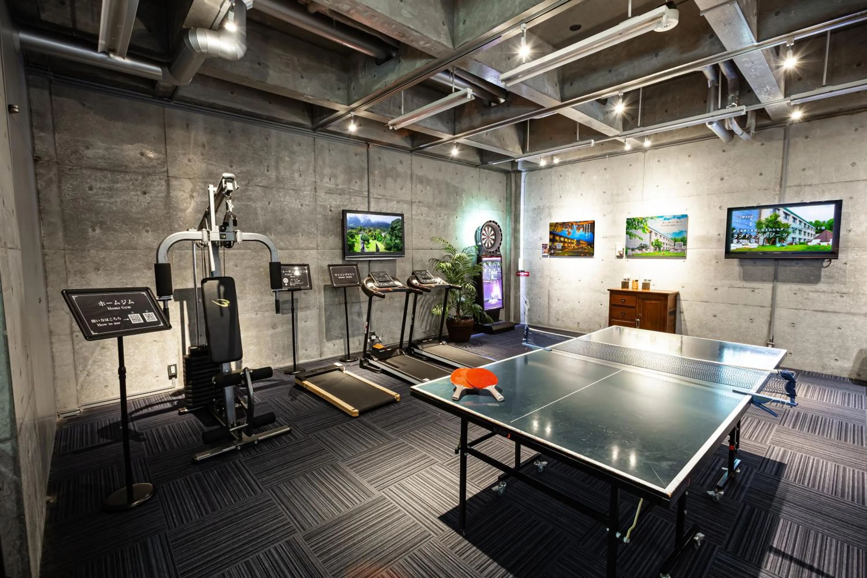 Table tennis in Hotel Pasela Living Shinjuku