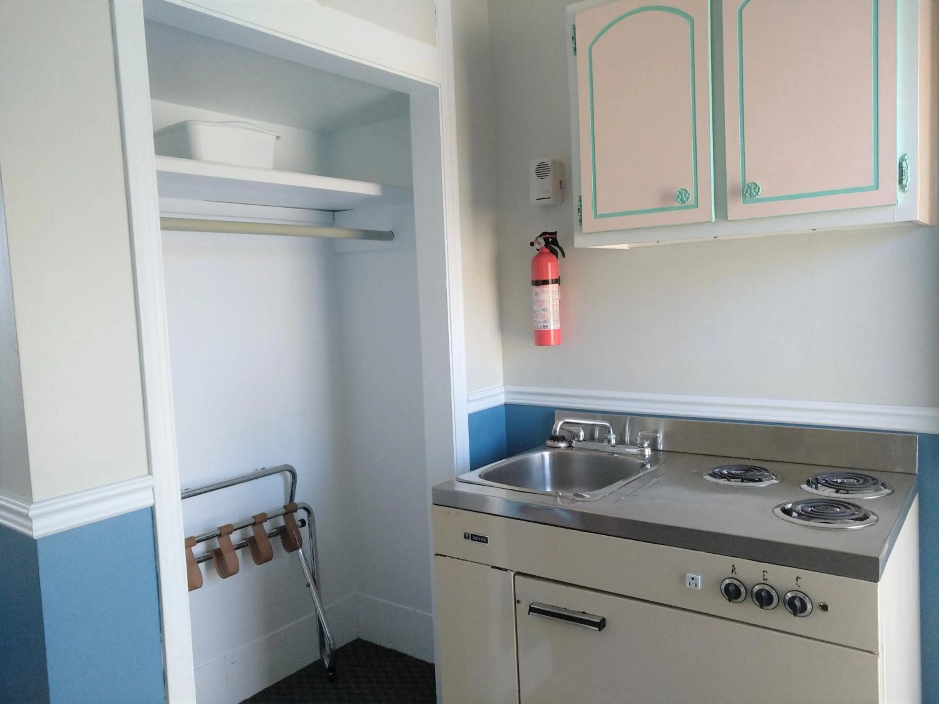 Kitchen or kitchenette in Motel & Camping Fort Ramsay