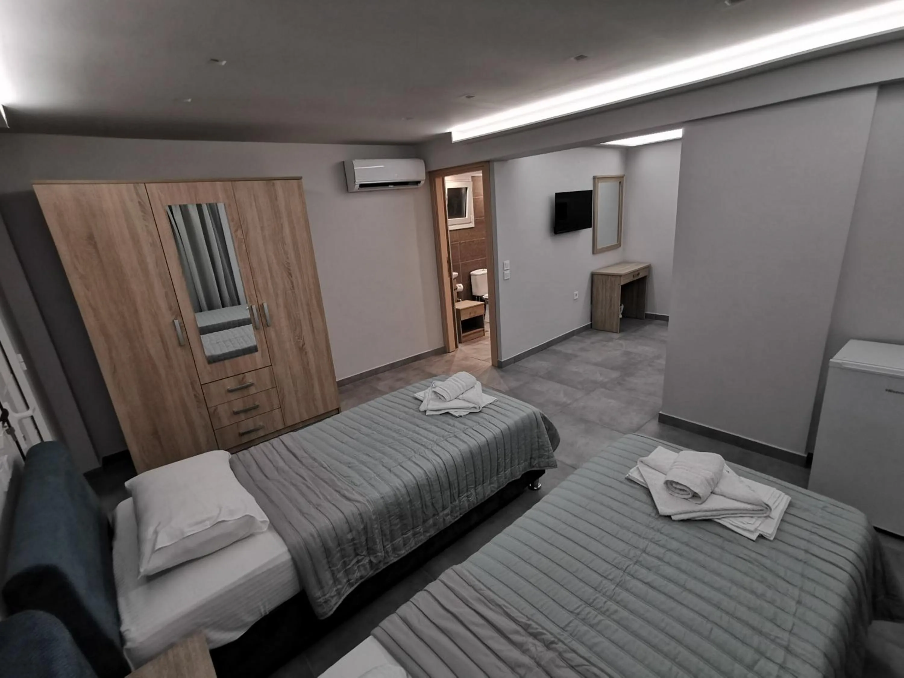 Bed in 3 Island View Hotel