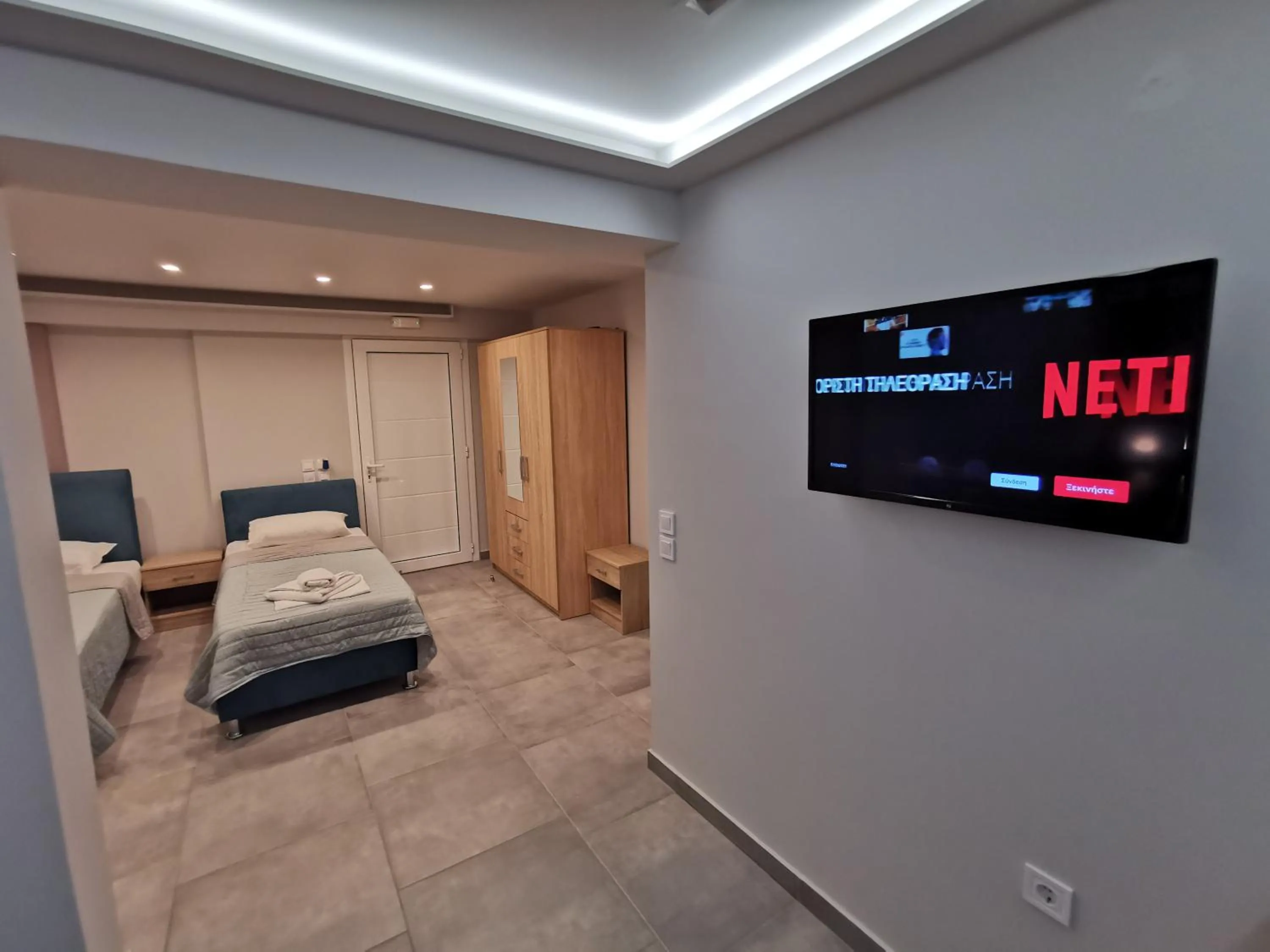 Bed in 3 Island View Hotel