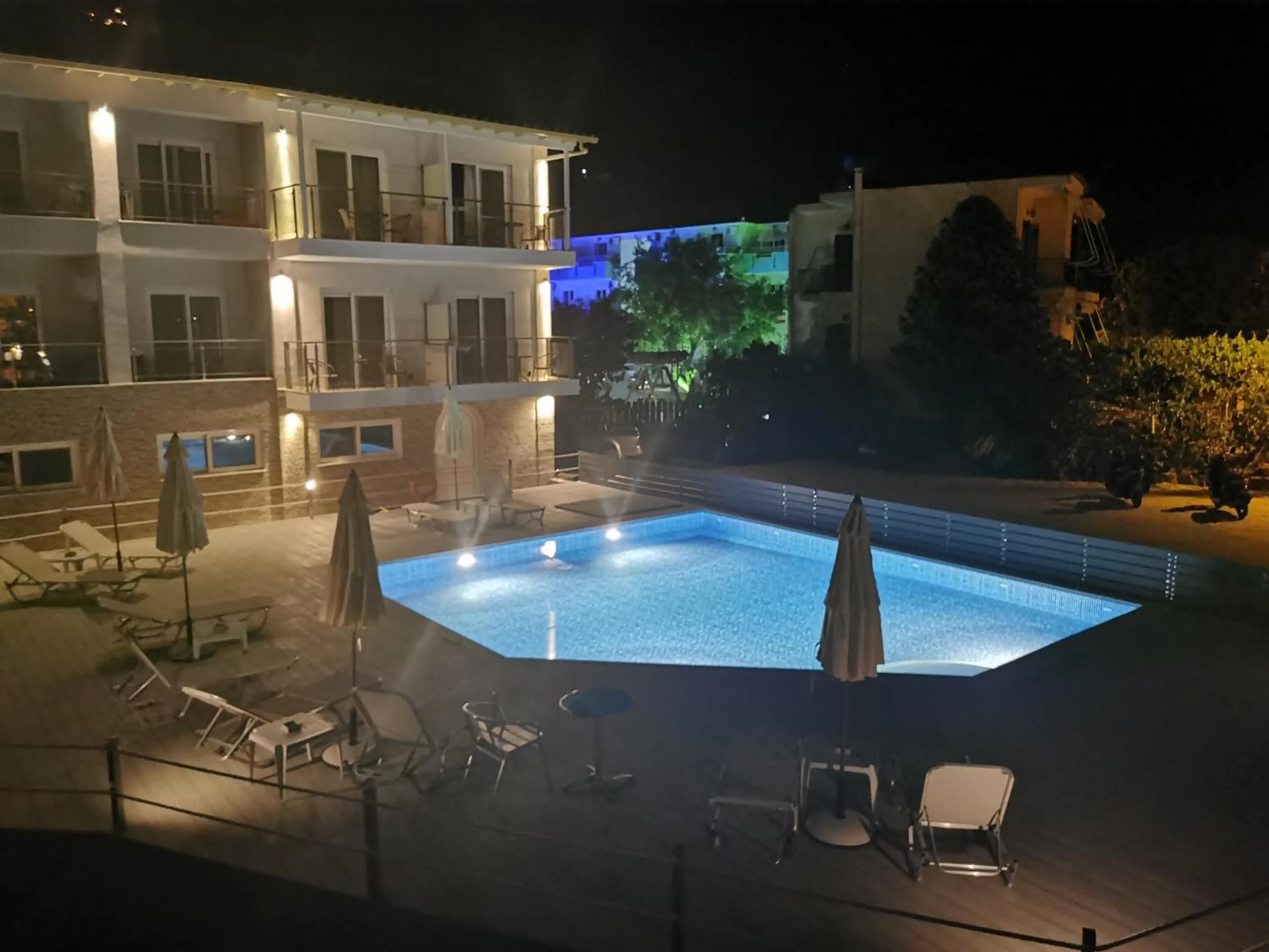 Pool view in 3 Island View Hotel