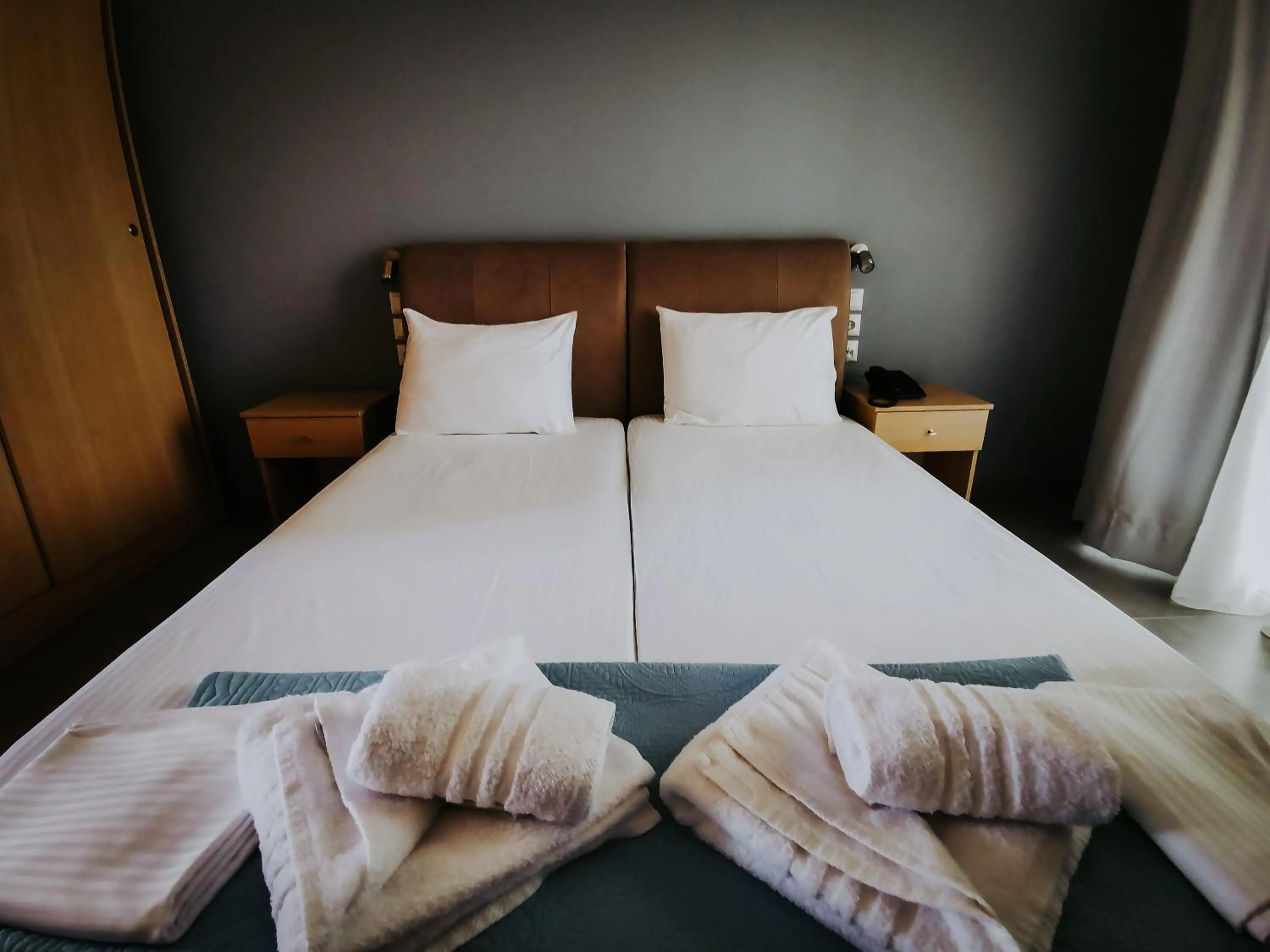 Bed in 3 Island View Hotel