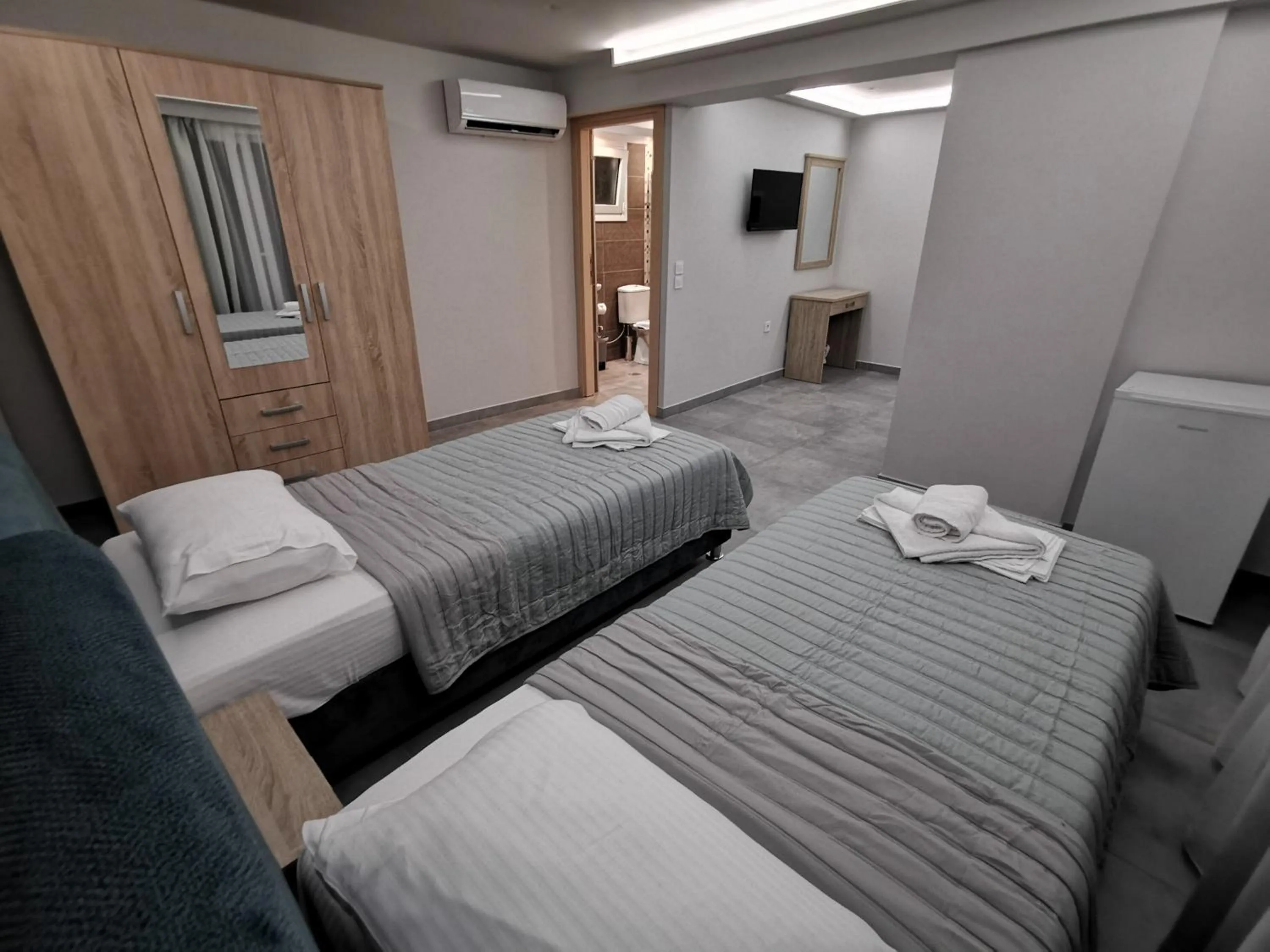 Bed in 3 Island View Hotel