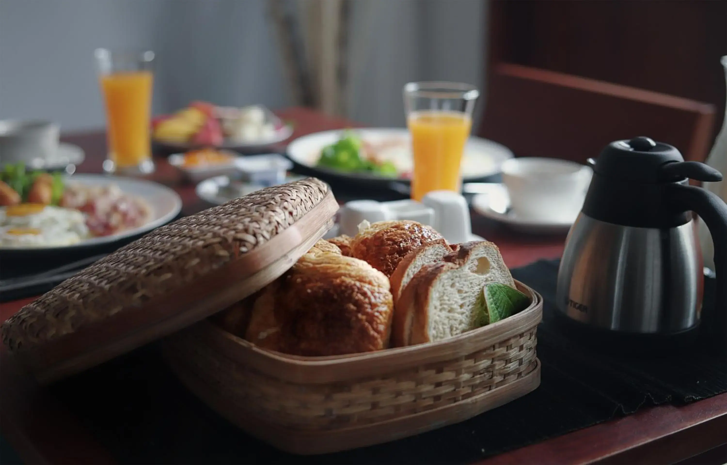 Food and drinks in Golden Vishnu Villa Food and drinks in Golden Vishnu Villa