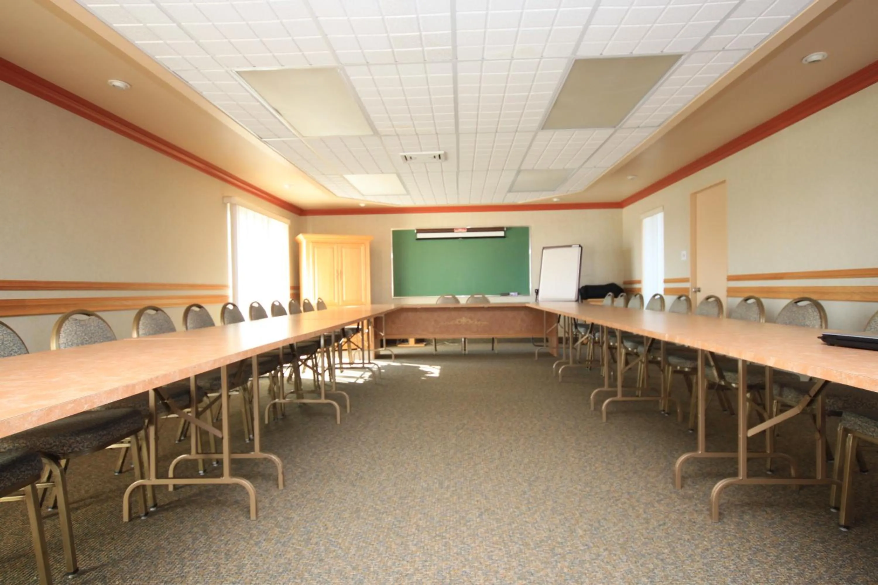 Meeting/conference room in Motel Grand-Pré Inc