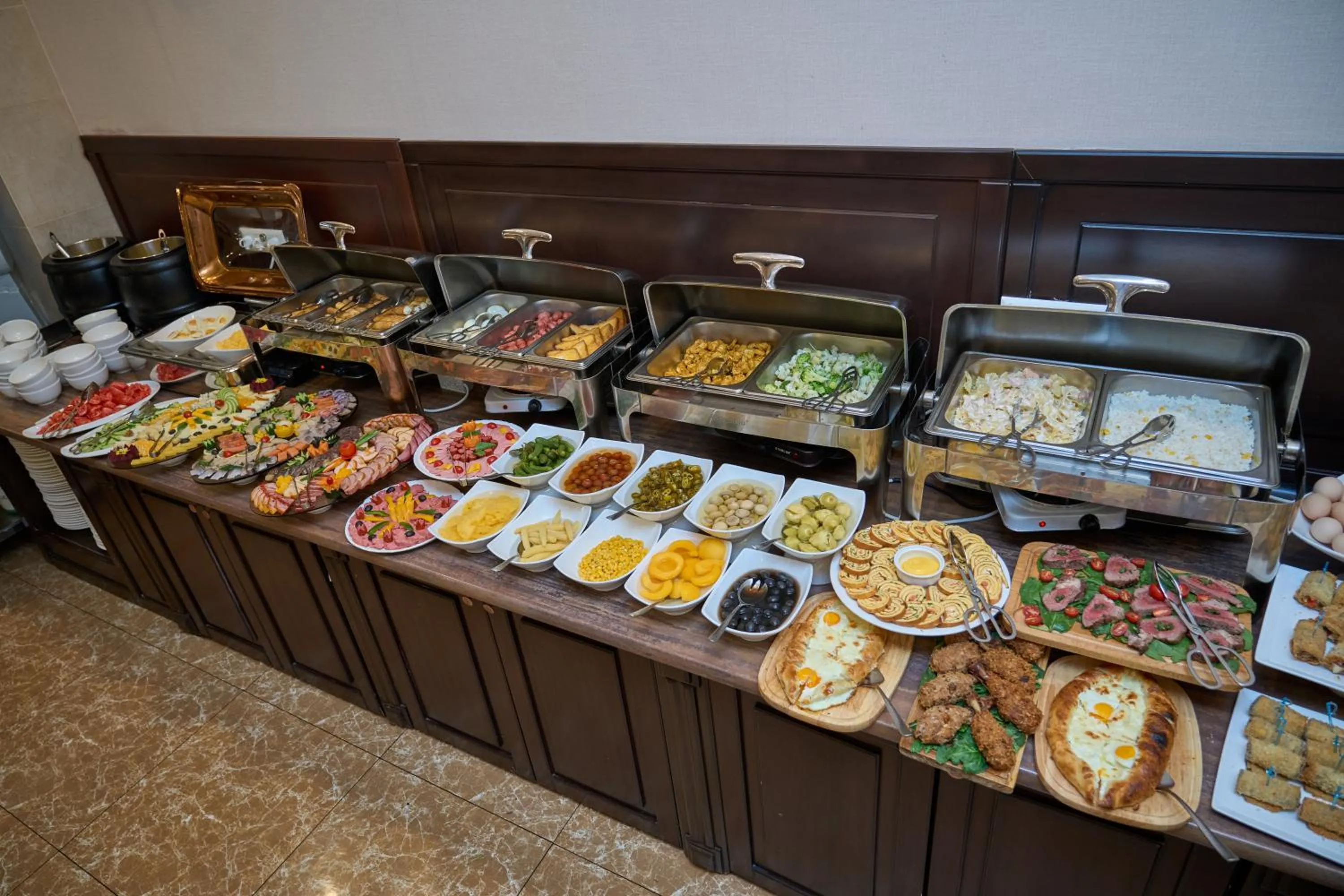 Food and drinks in Garden Hotel & SPA