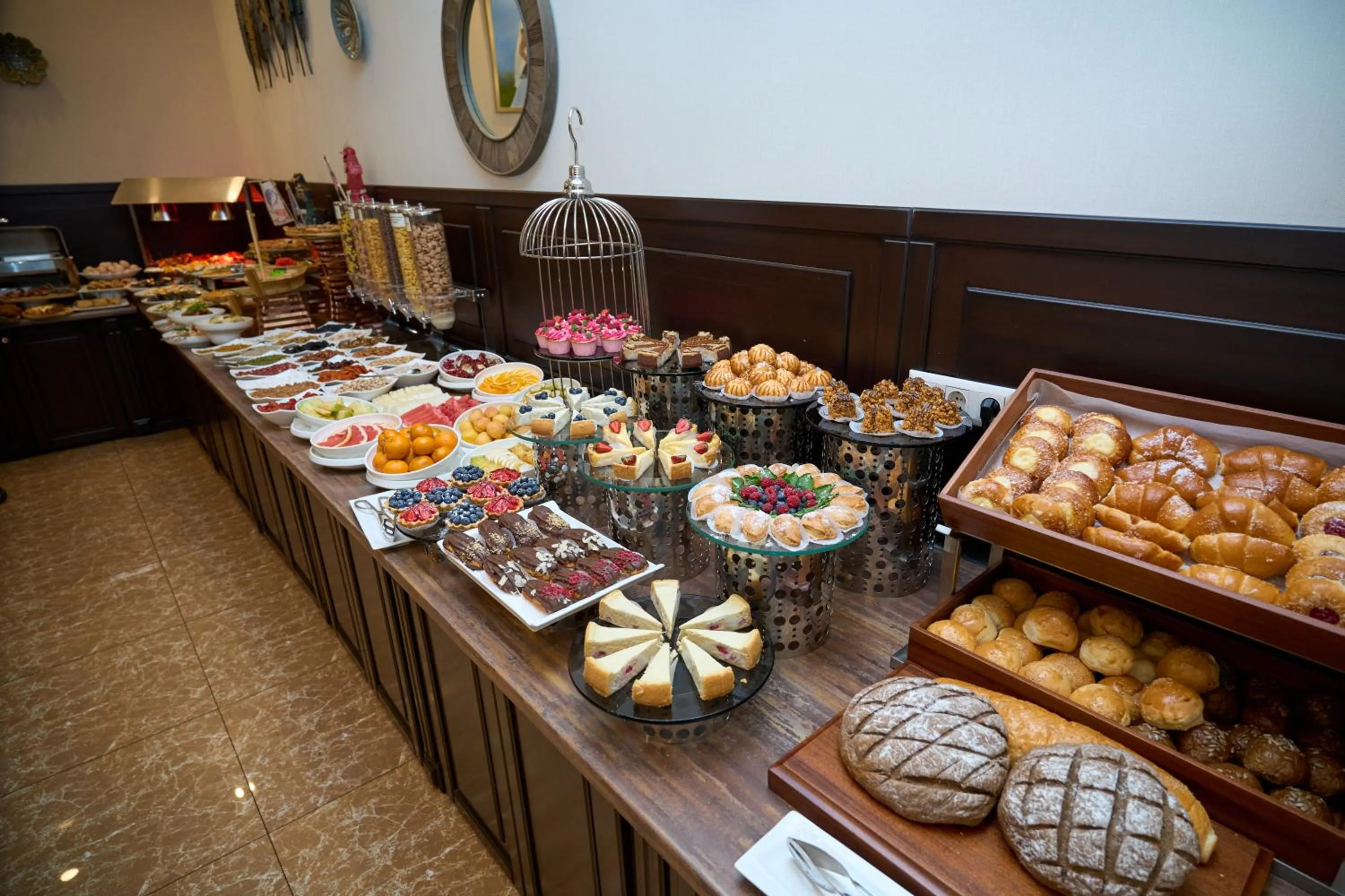 Food and drinks in Garden Hotel & SPA