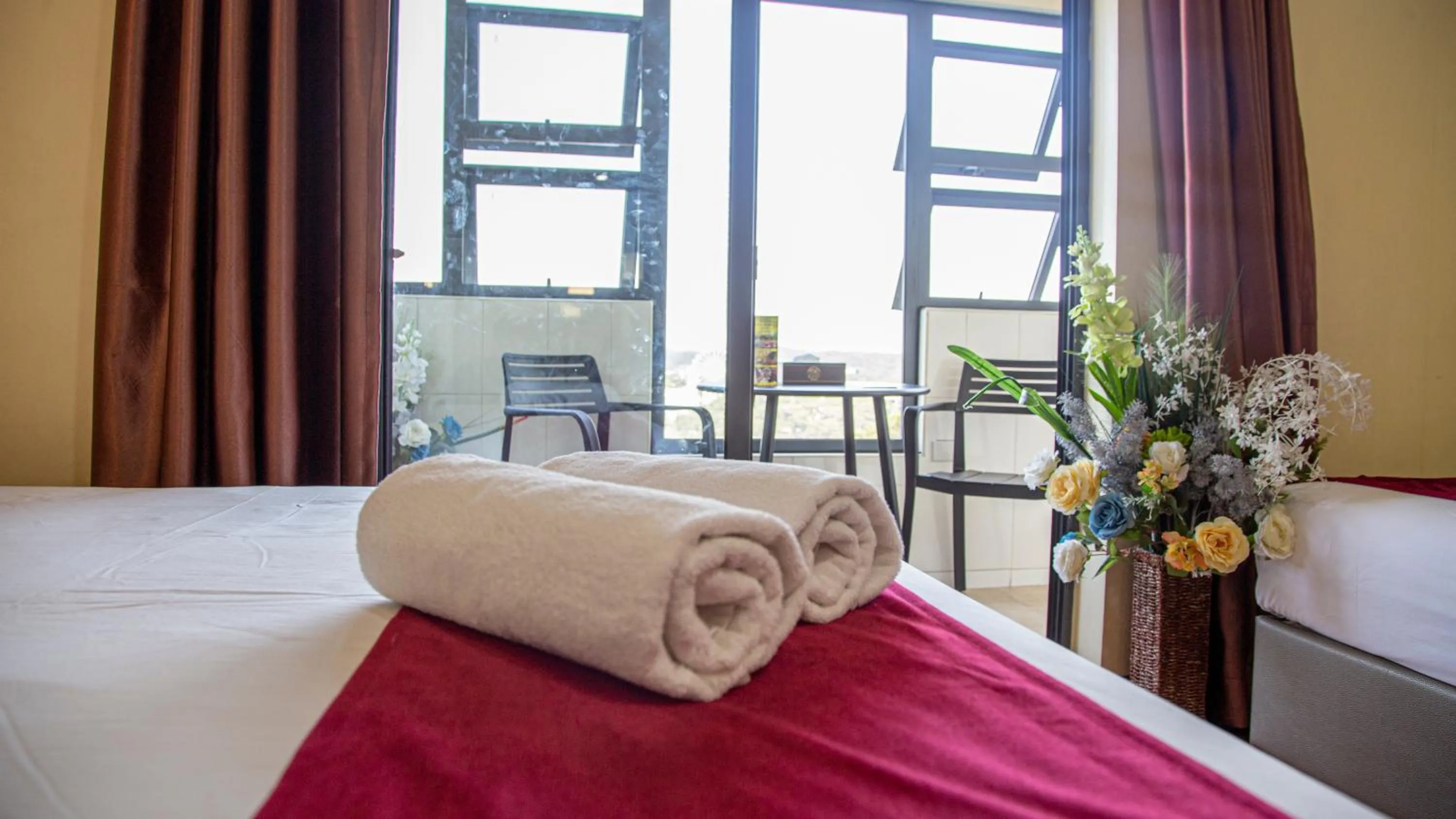 Balcony/Terrace, Bed in 456 Hotel