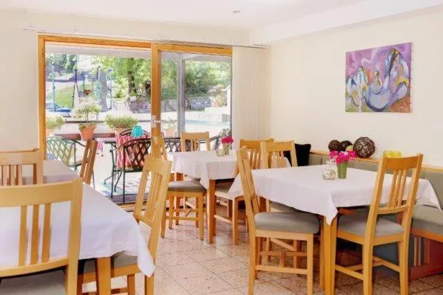 Communal lounge/ TV room in Biotel Bertel Naturappartements