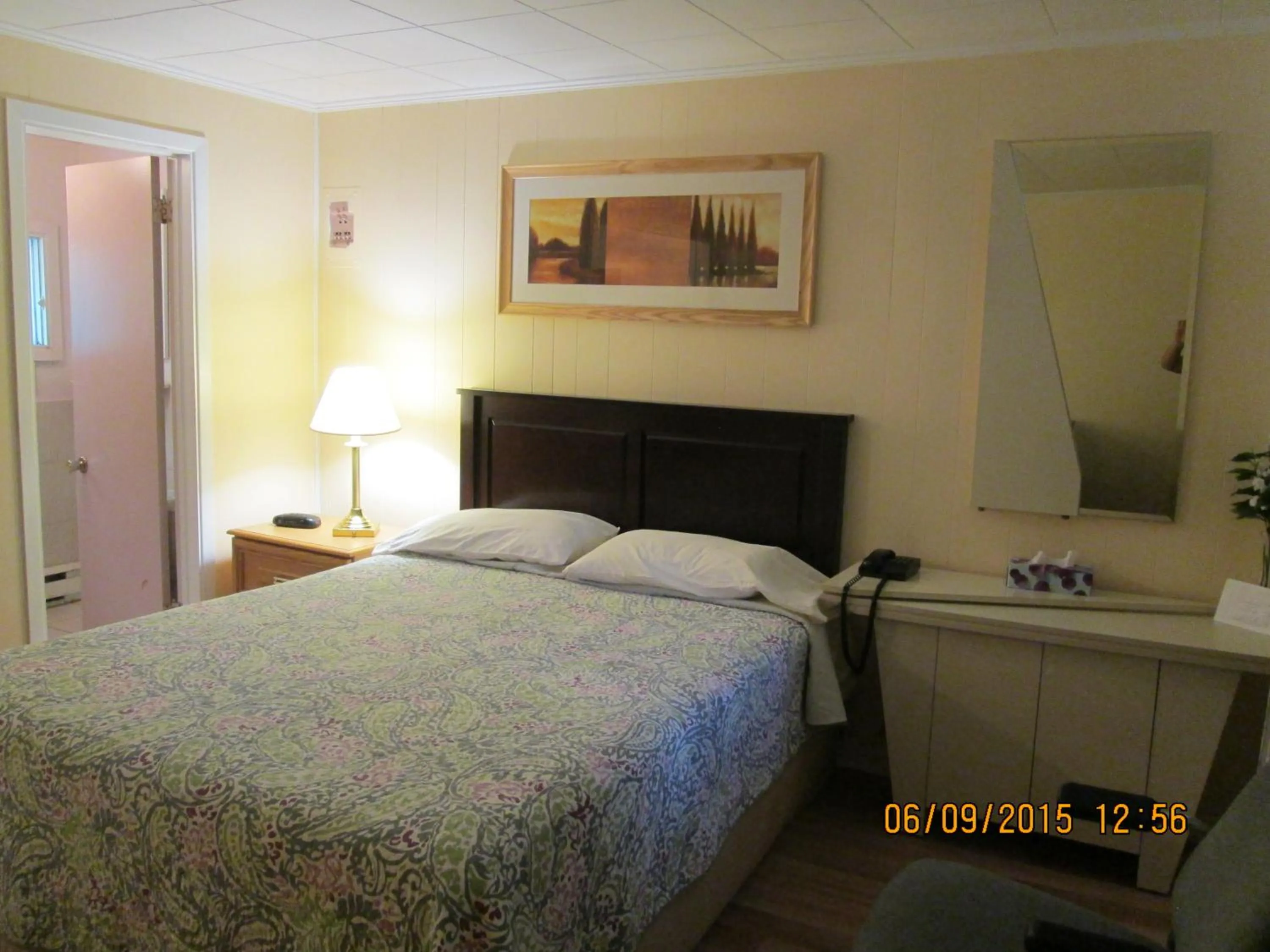 Photo of the whole room, Bed in Motel Jann