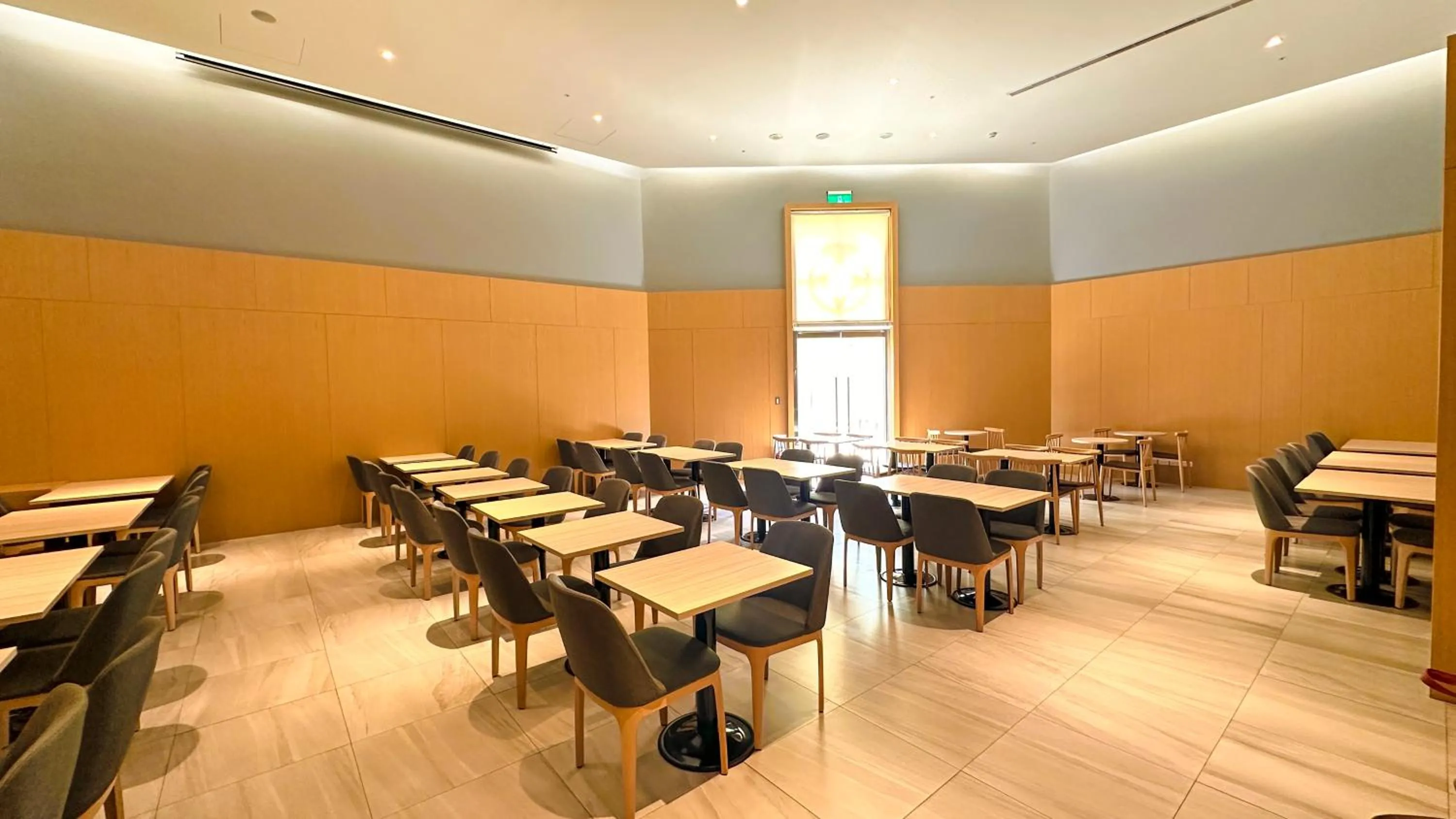Restaurant/places to eat in Hotel A
