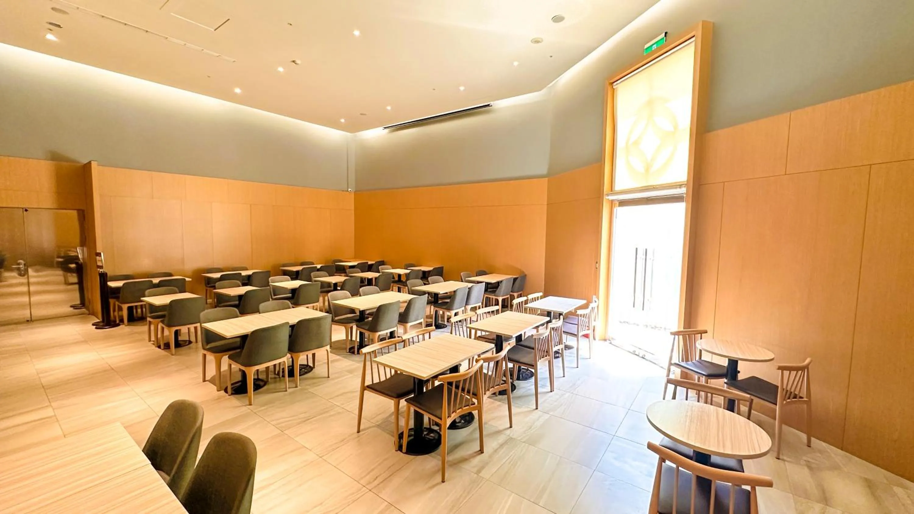 Restaurant/places to eat in Hotel A