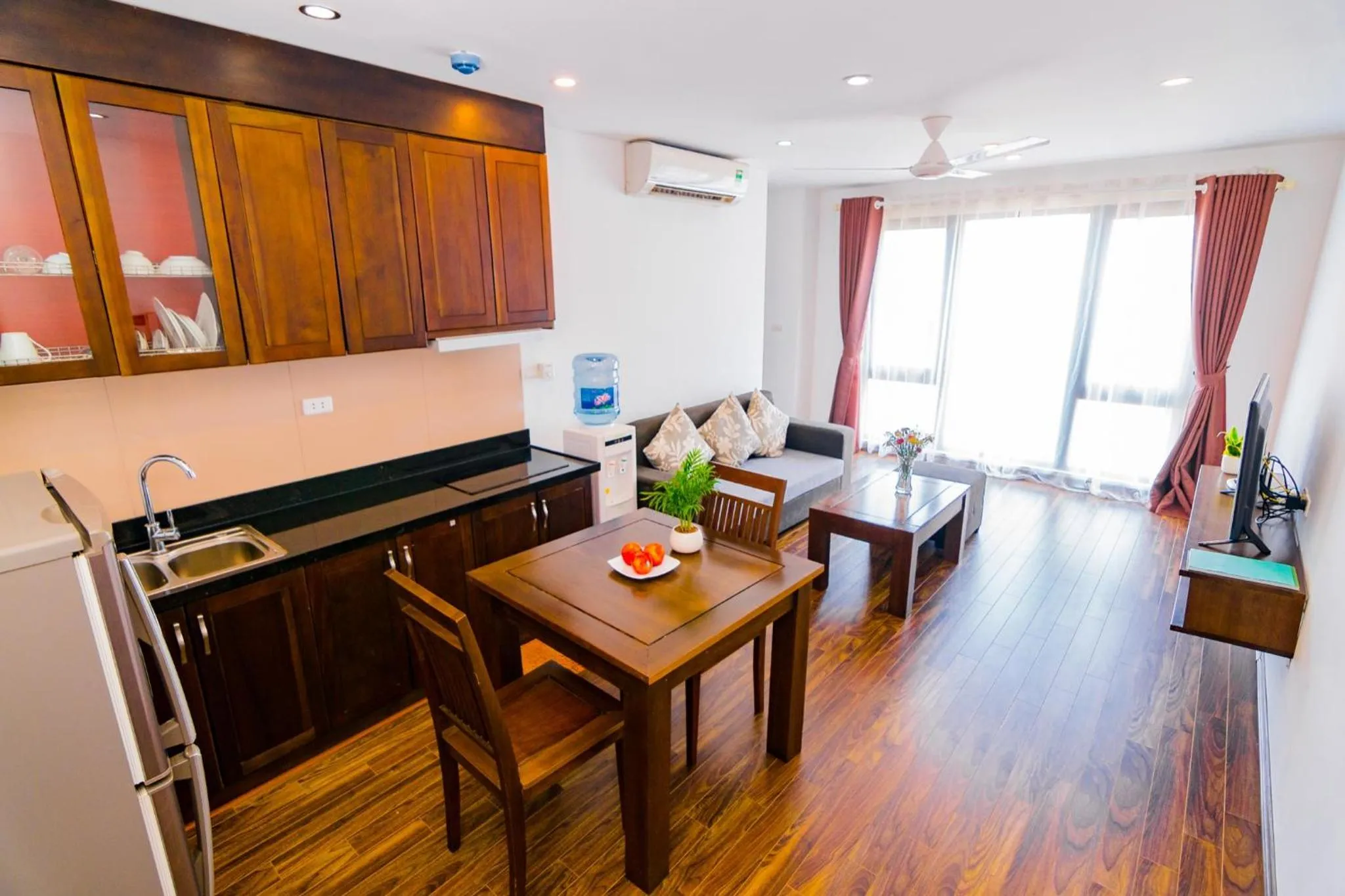 Hana Stay Trần Quốc Hoàn