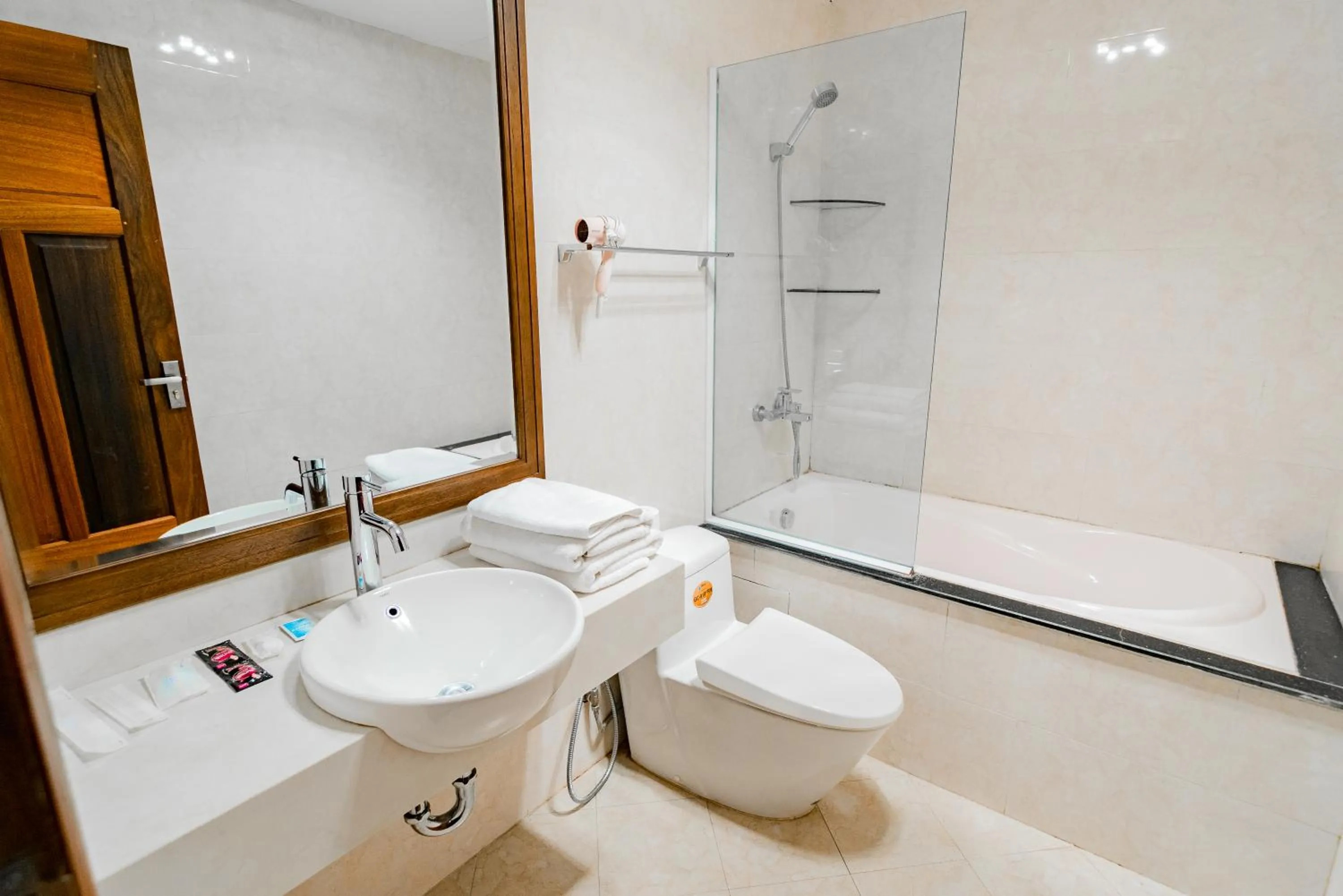 Toilet in Hana Stay Trần Quốc Hoàn