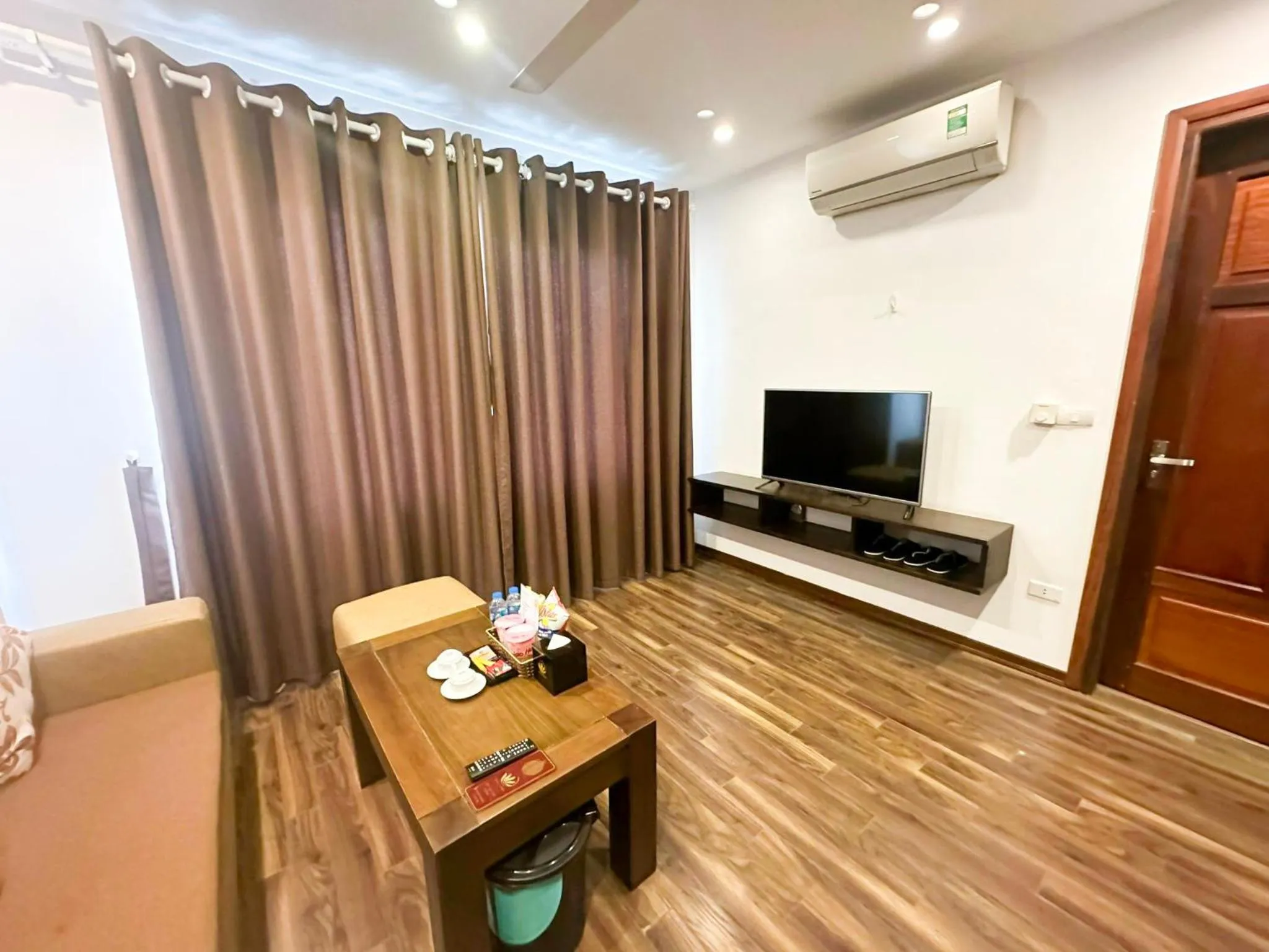 Hana Stay Trần Quốc Hoàn