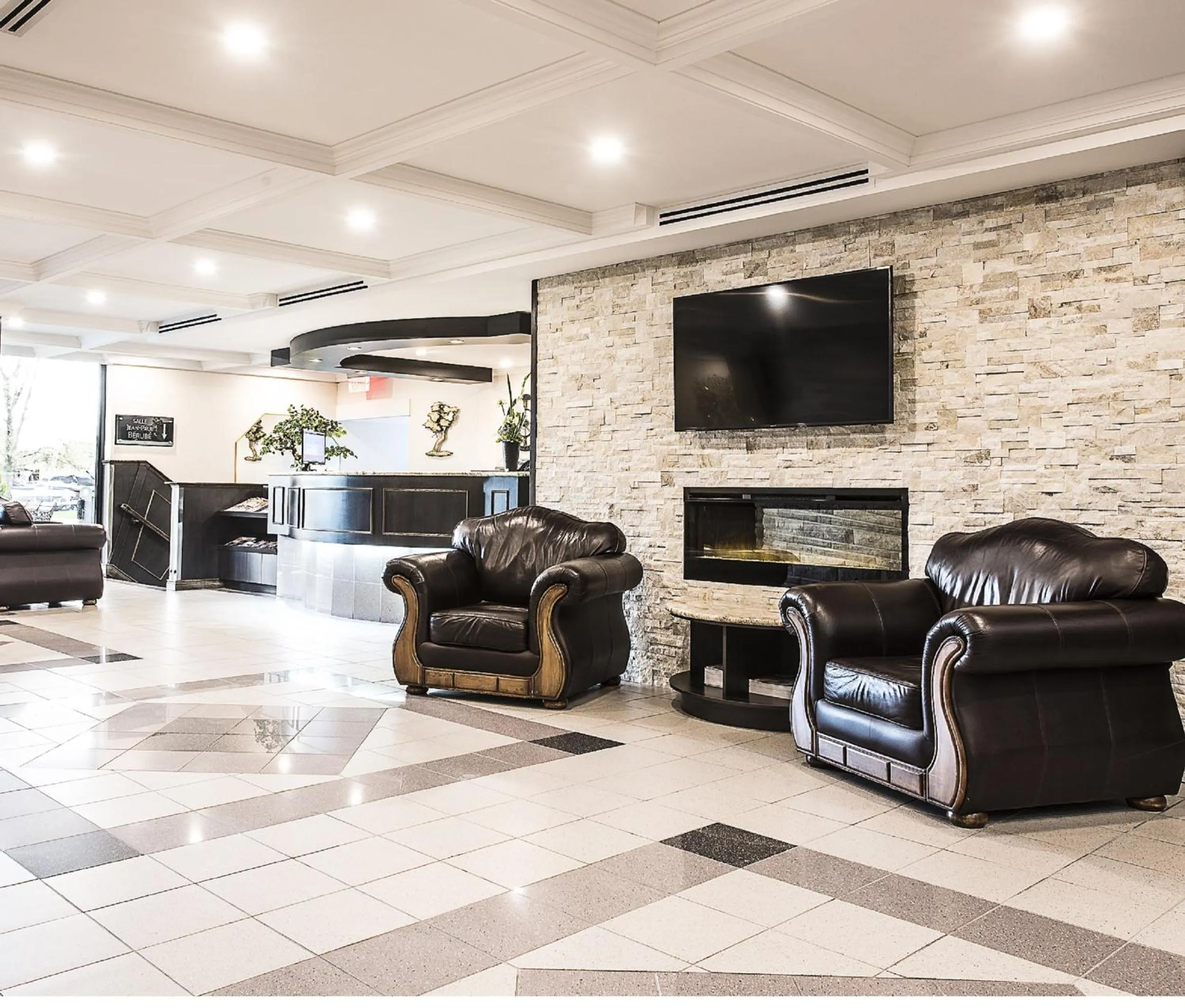 Lobby or reception in L'Escale Hôtel Suites