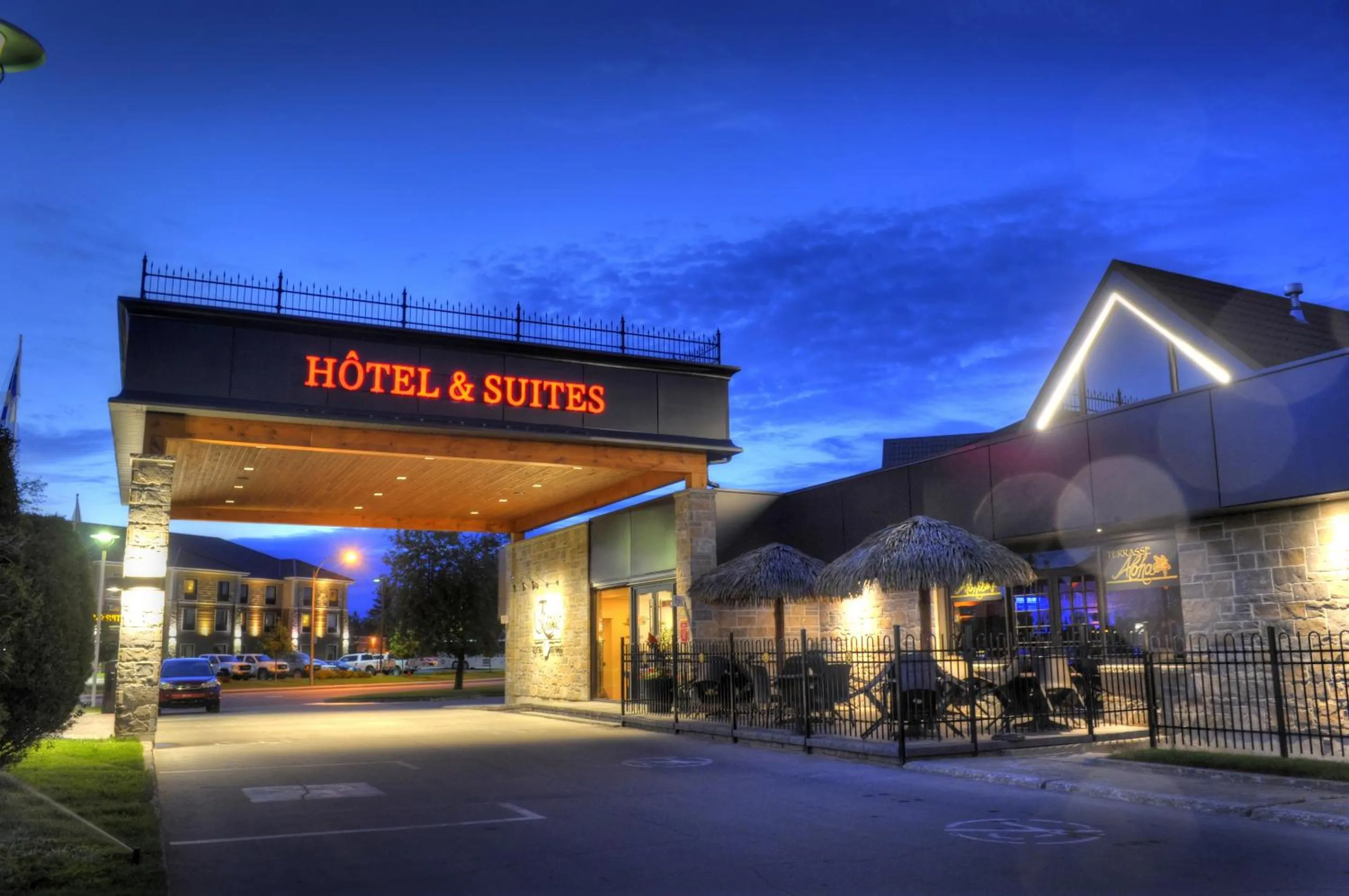 Property building in L'Escale Hôtel Suites