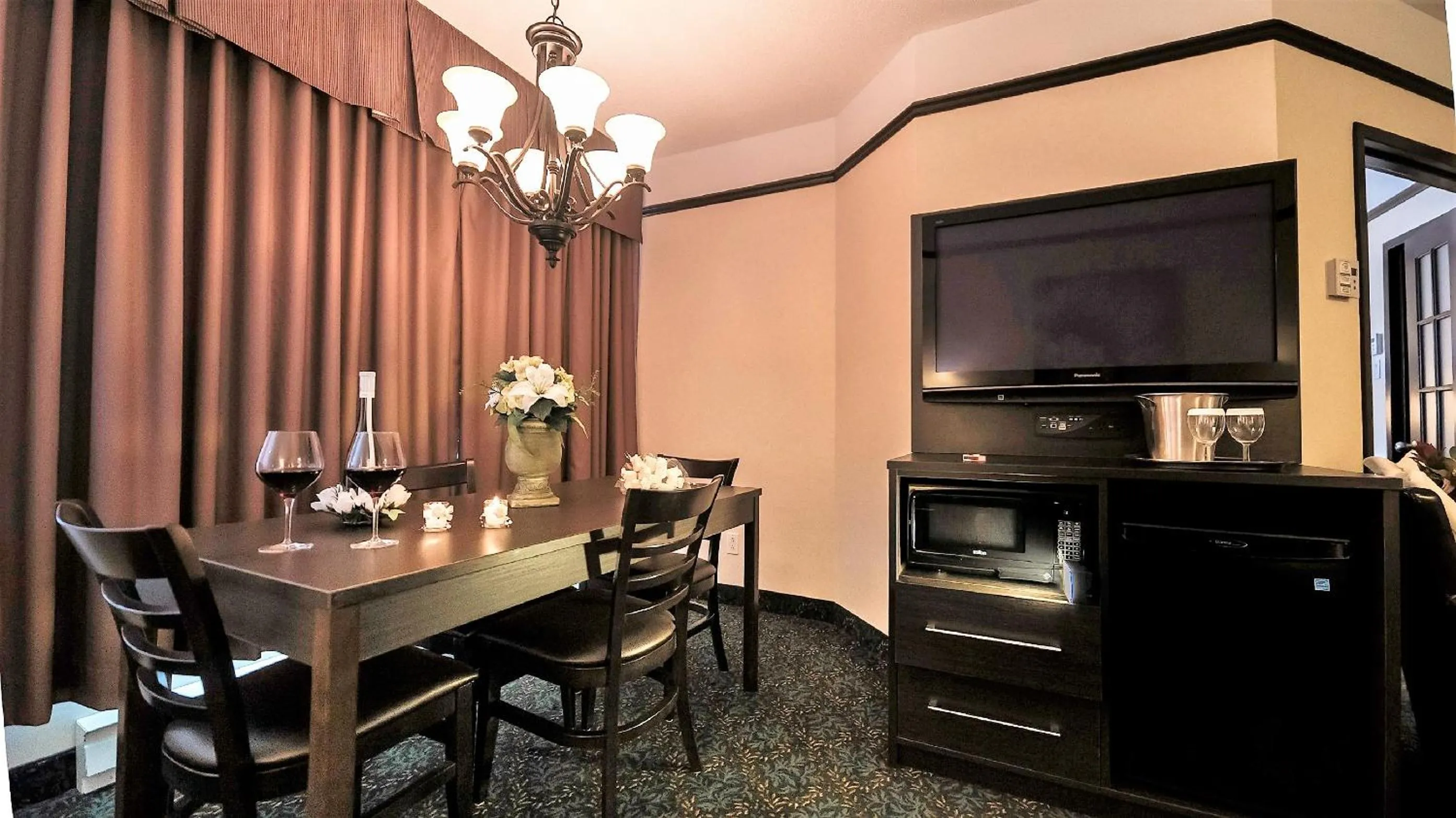 Bedroom in L'Escale Hôtel Suites