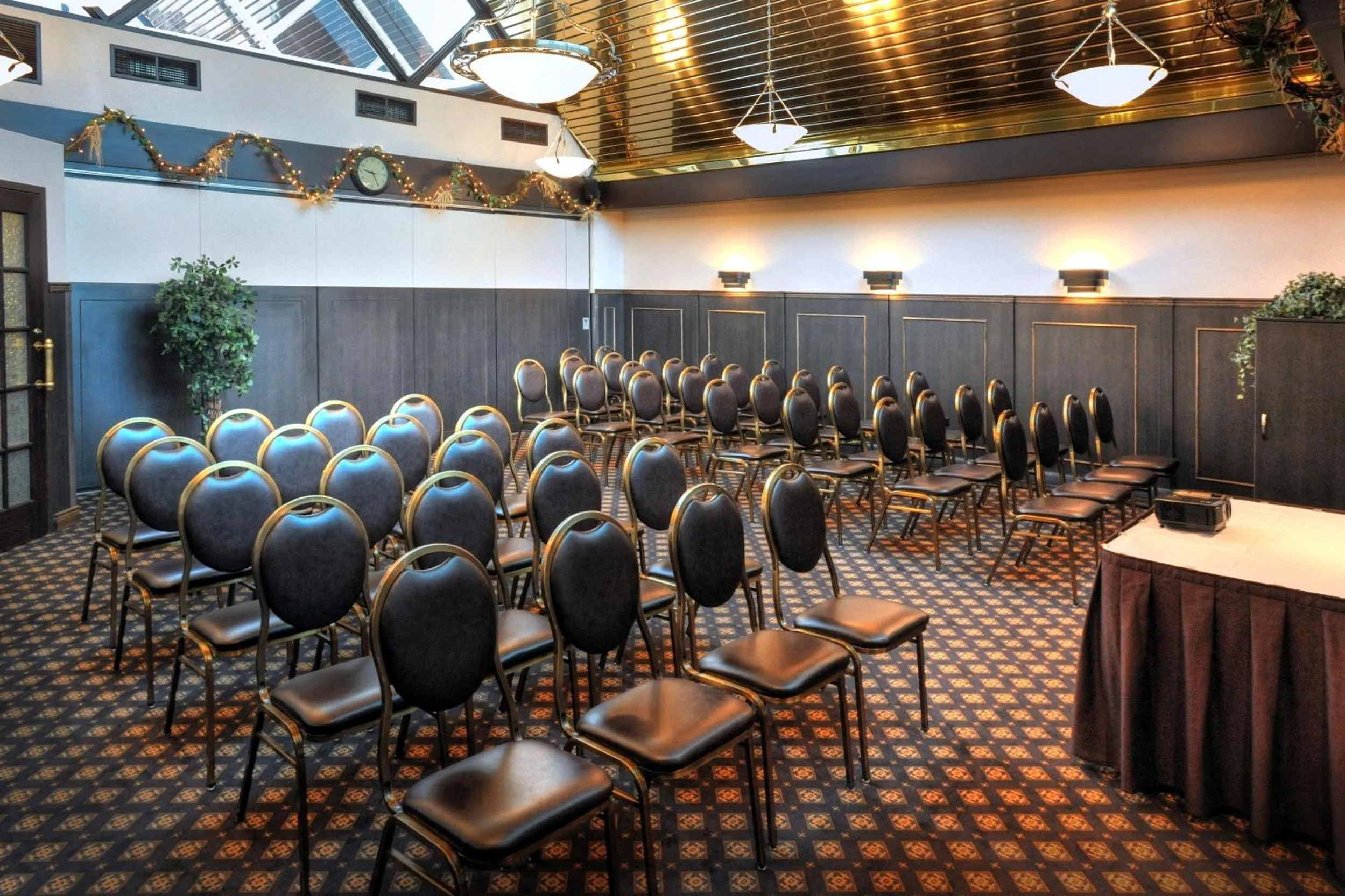 Banquet/Function facilities in L'Escale Hôtel Suites