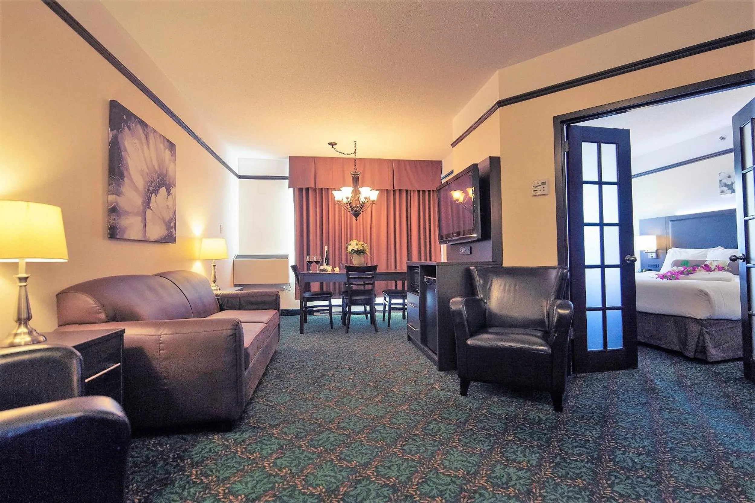 Photo of the whole room, Bed in L'Escale Hôtel Suites