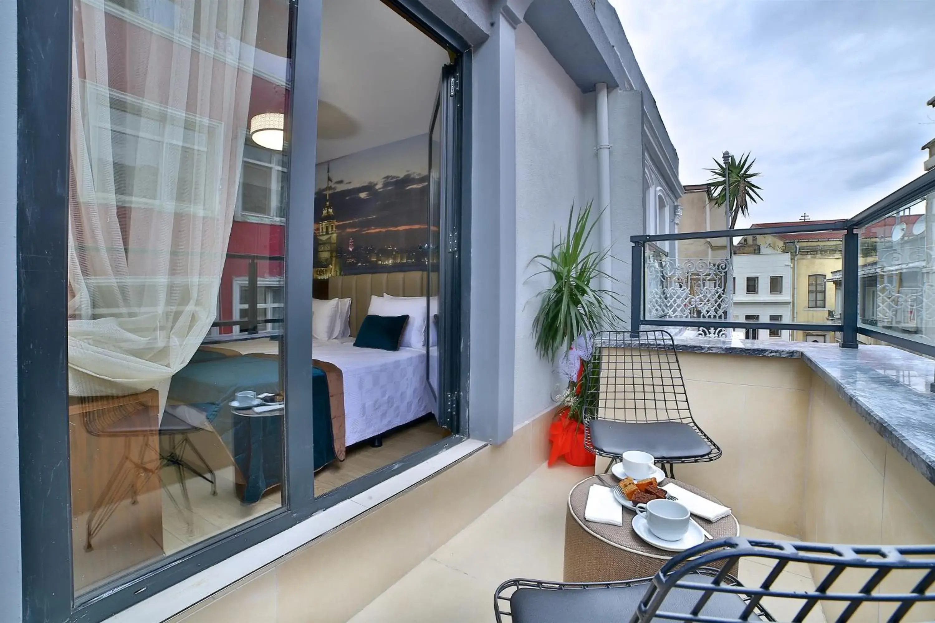 Queen Room with Balcony in The Tango Hotel Taksim Queen Room with Balcony in The Tango Hotel Taksim