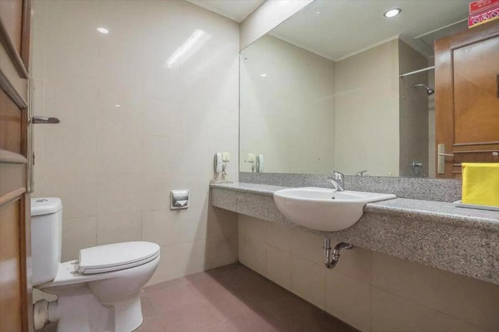 Hotel Yehezkiel Surapati Mitra RedDoorz