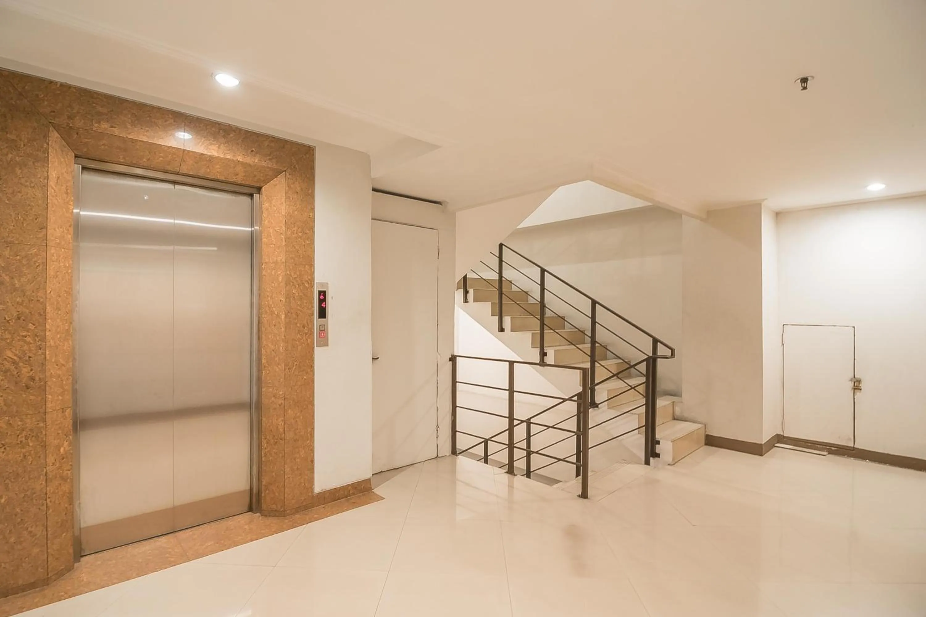 Balcony/Terrace in Hotel Yehezkiel Surapati Mitra RedDoorz