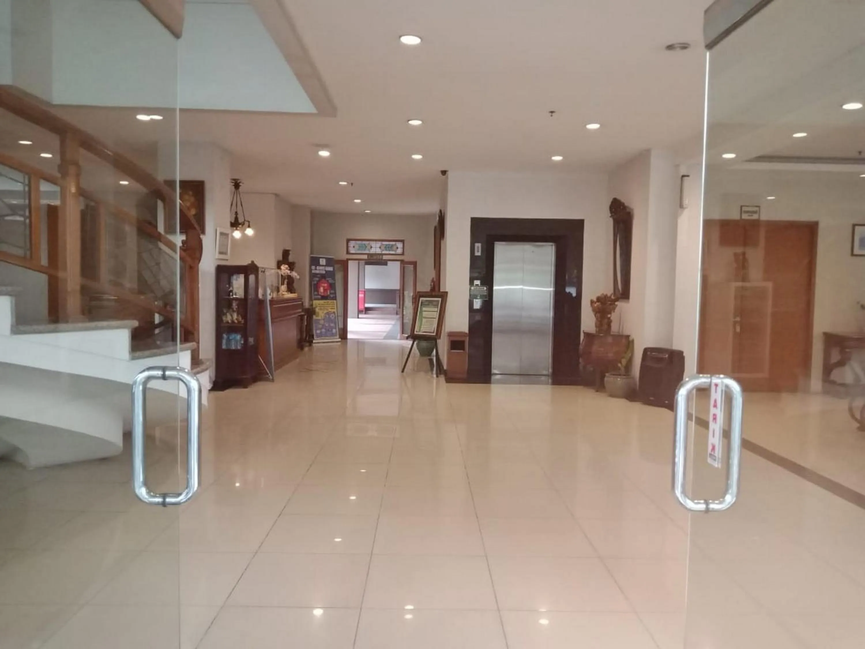 Hotel Yehezkiel Surapati Mitra RedDoorz