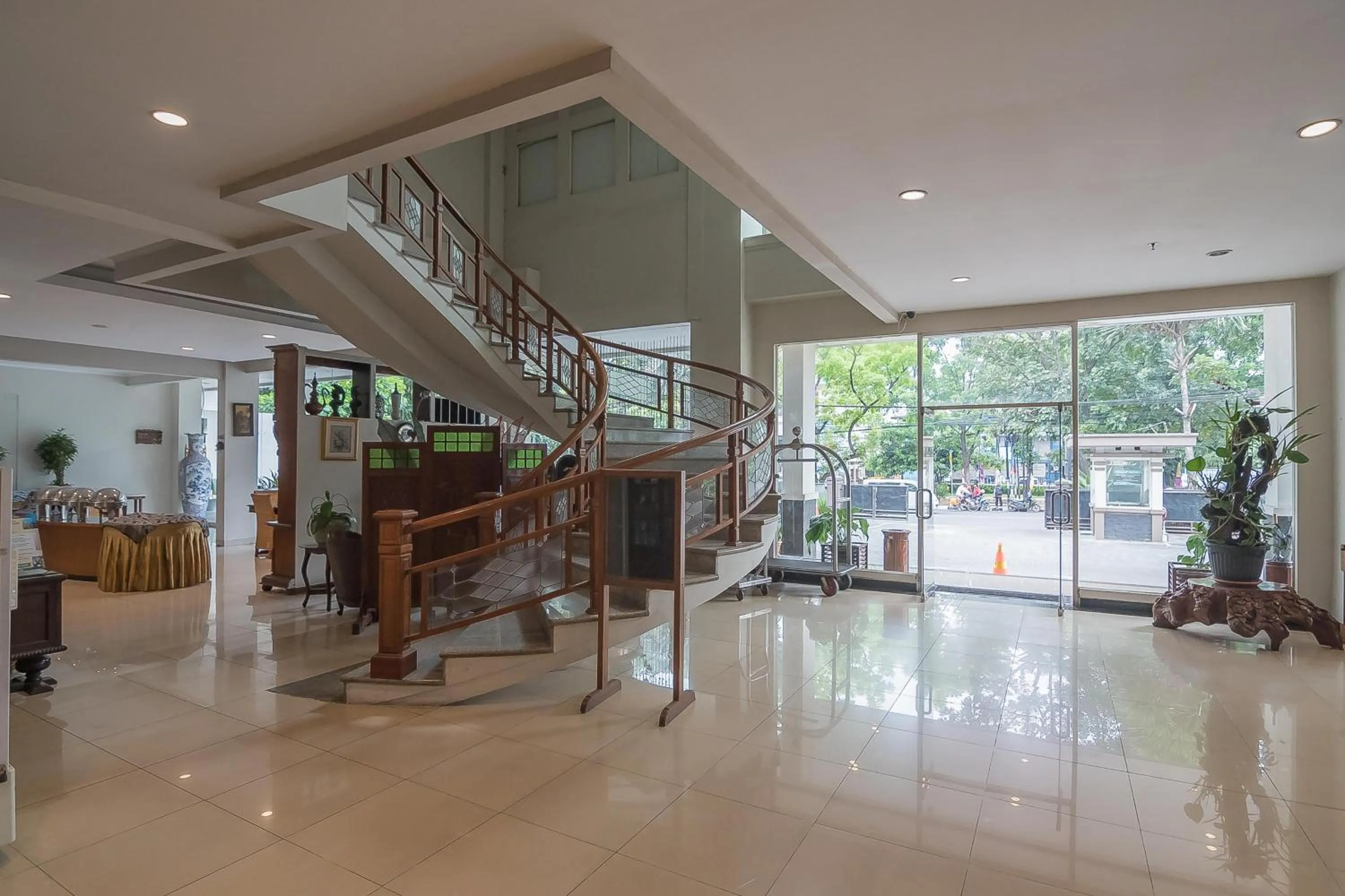 Balcony/Terrace in Hotel Yehezkiel Surapati Mitra RedDoorz