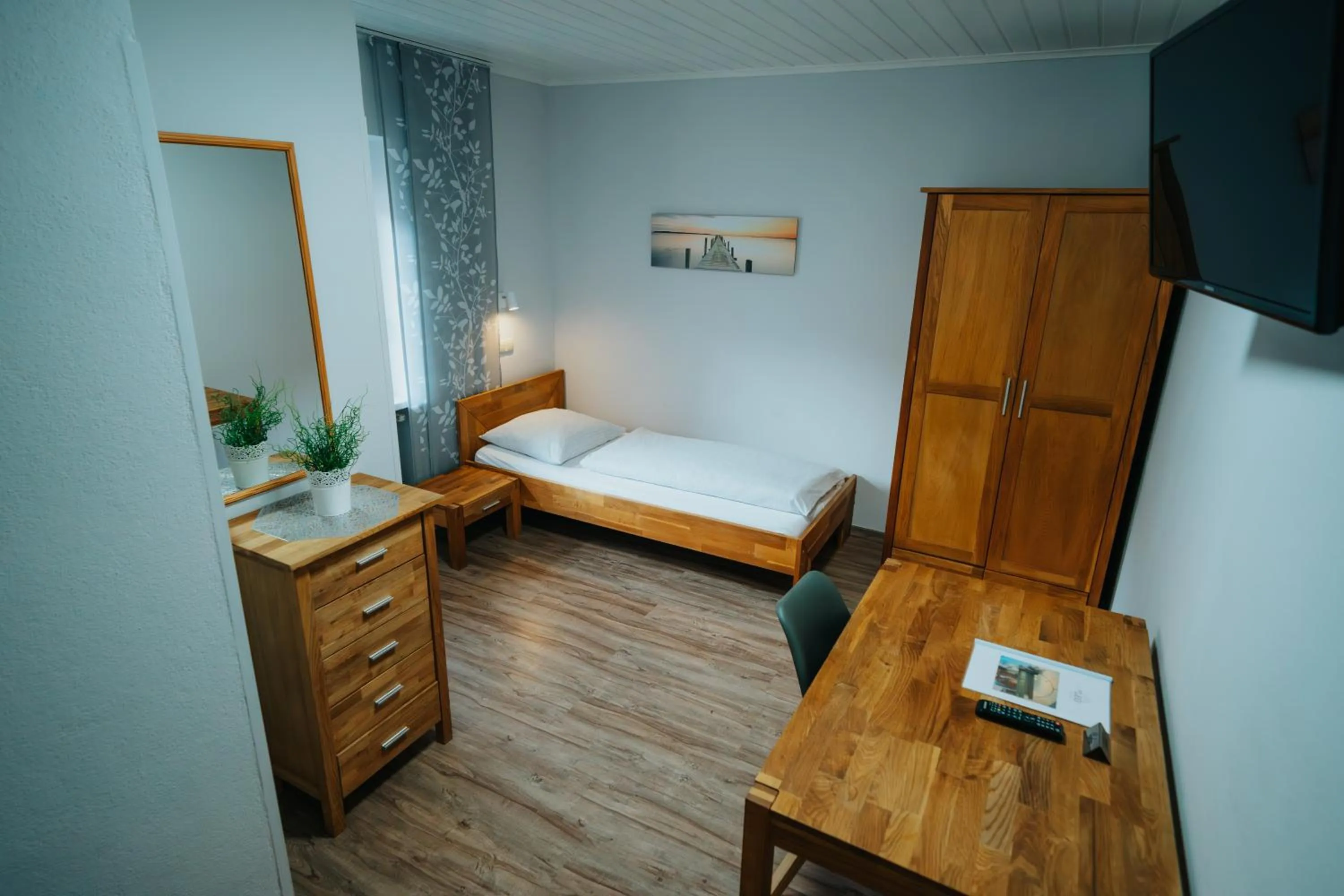 Photo of the whole room, Bed in Hotel Leo