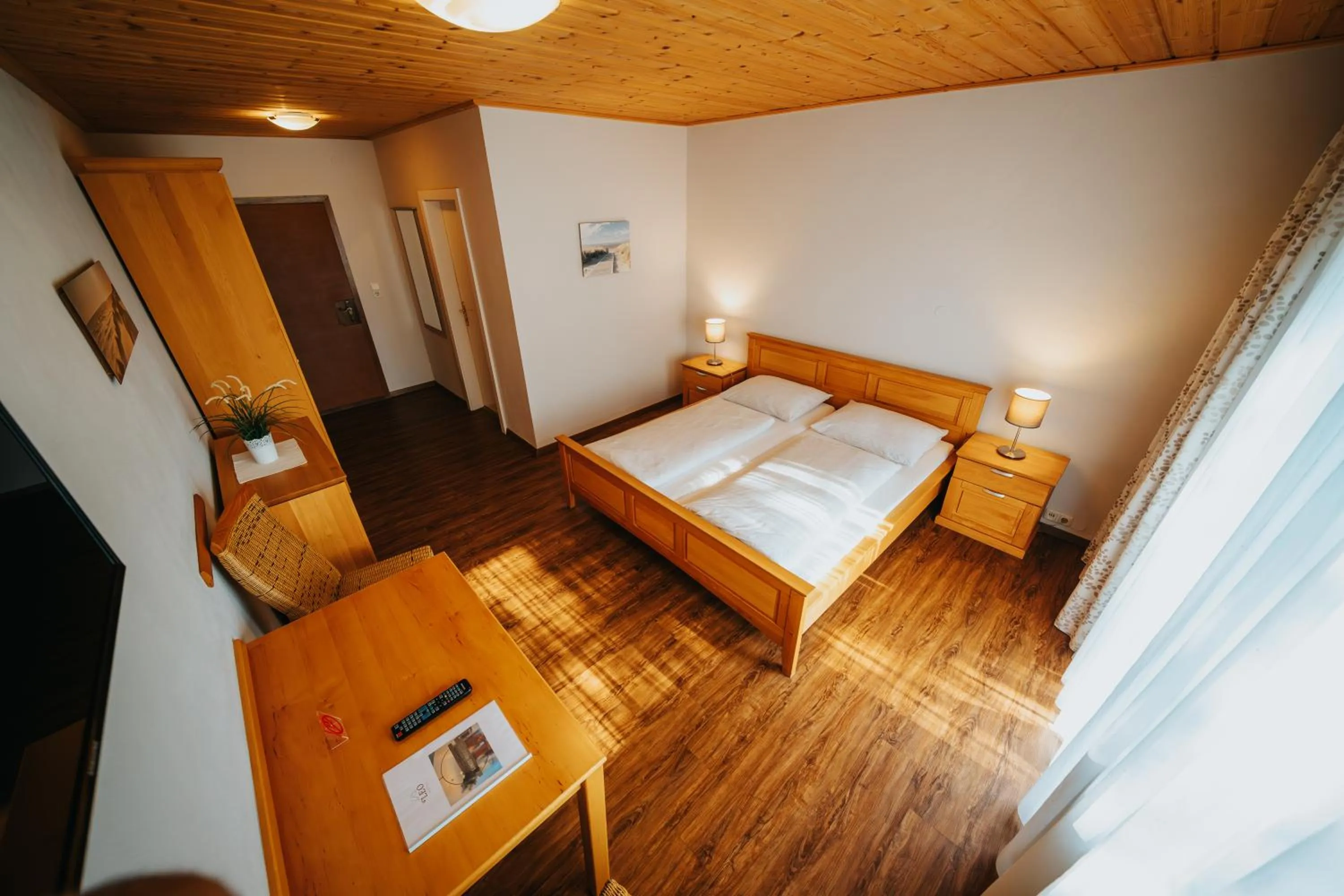 Photo of the whole room, Bed in Hotel Leo