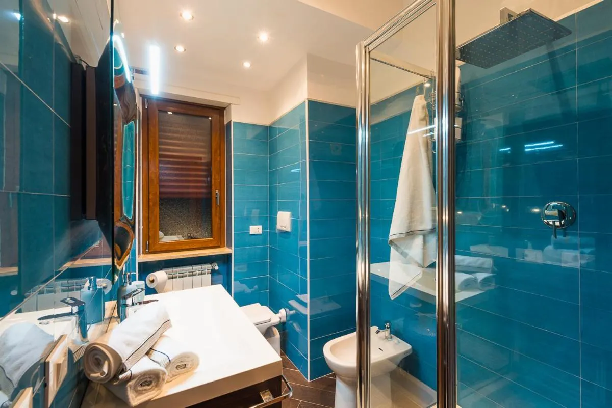 Shower in L'Approdo B&B