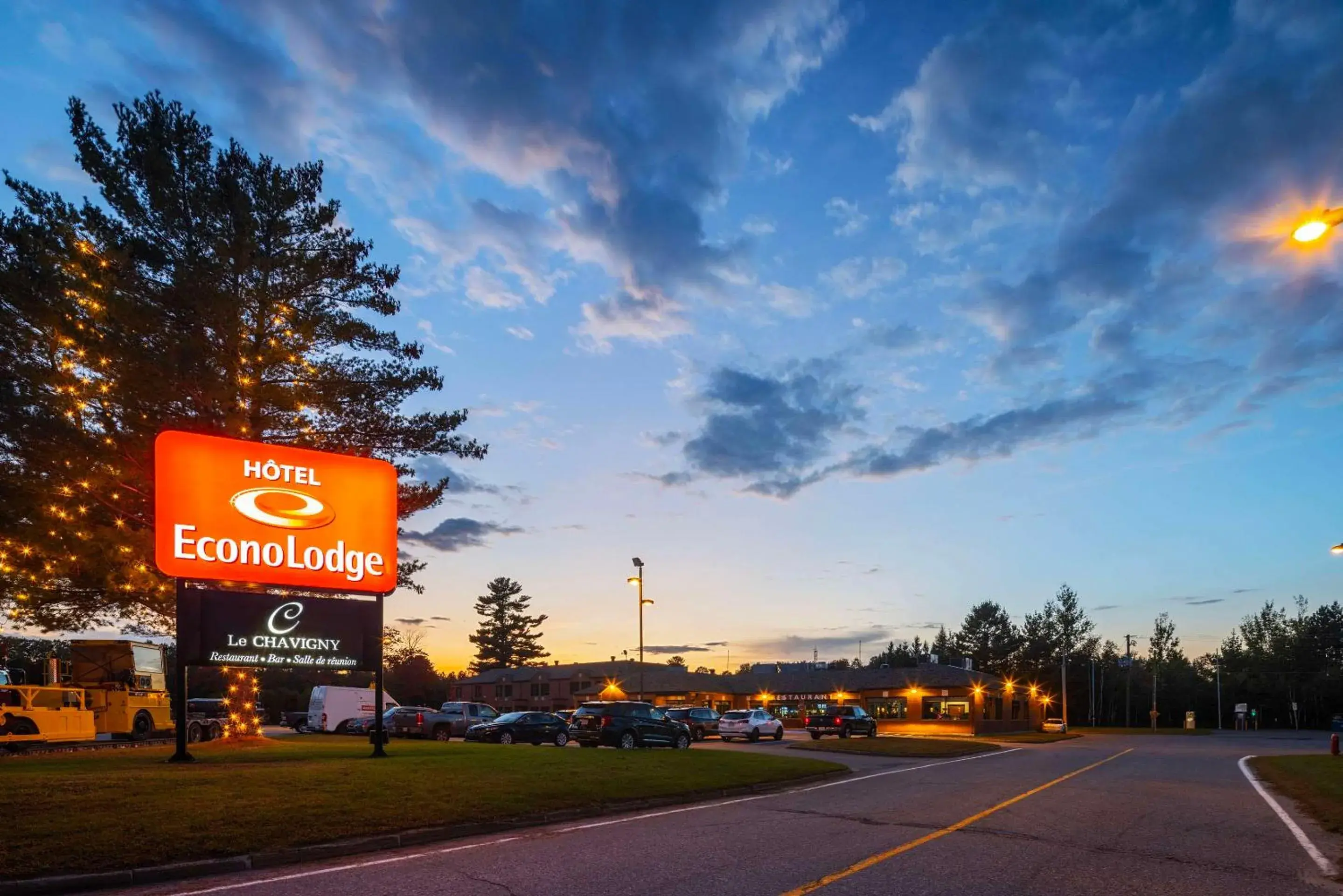 Property building in Econo Lodge Property building in Econo Lodge