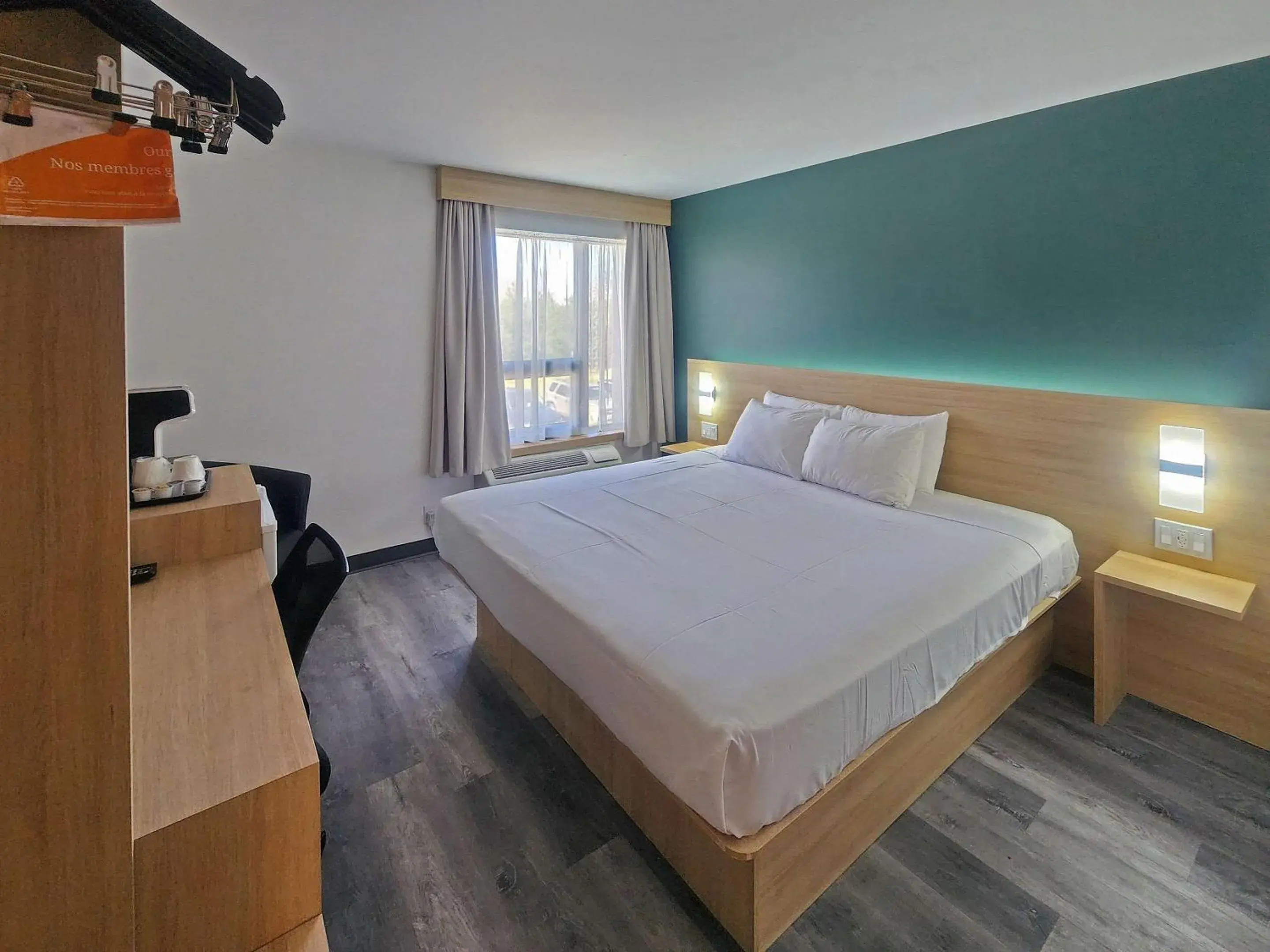 Bedroom, Bed in Econo Lodge Bedroom, Bed in Econo Lodge