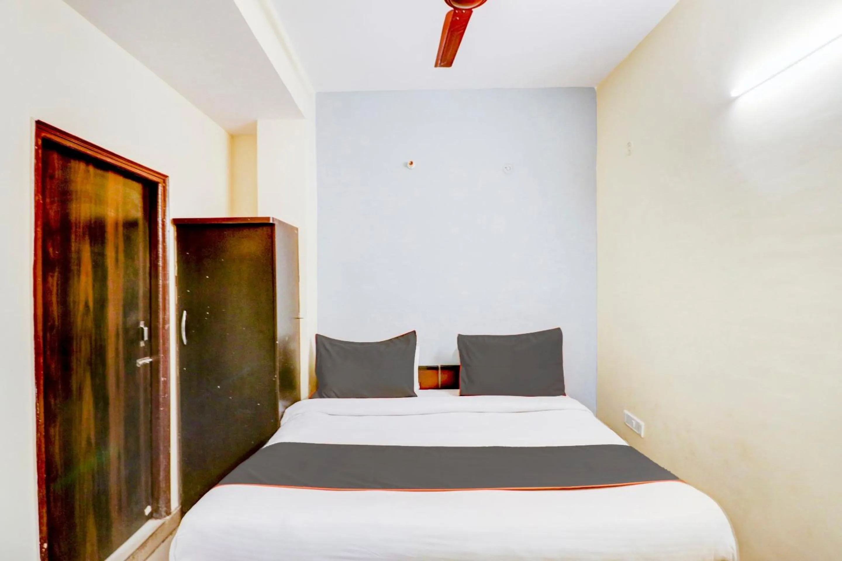 Bedroom, Bed in Hotel O Tara Patel