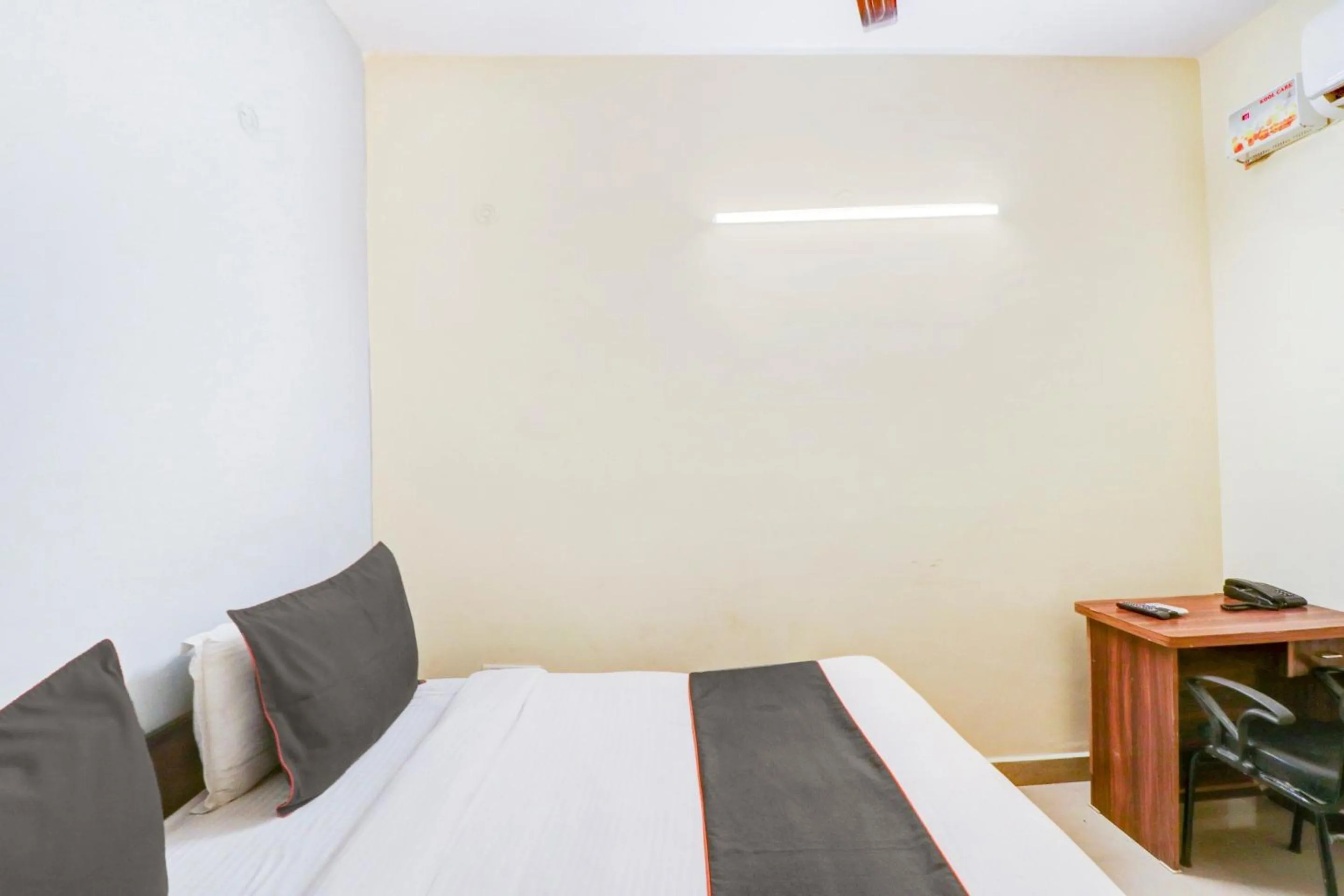 Bedroom, Bed in Hotel O Tara Patel