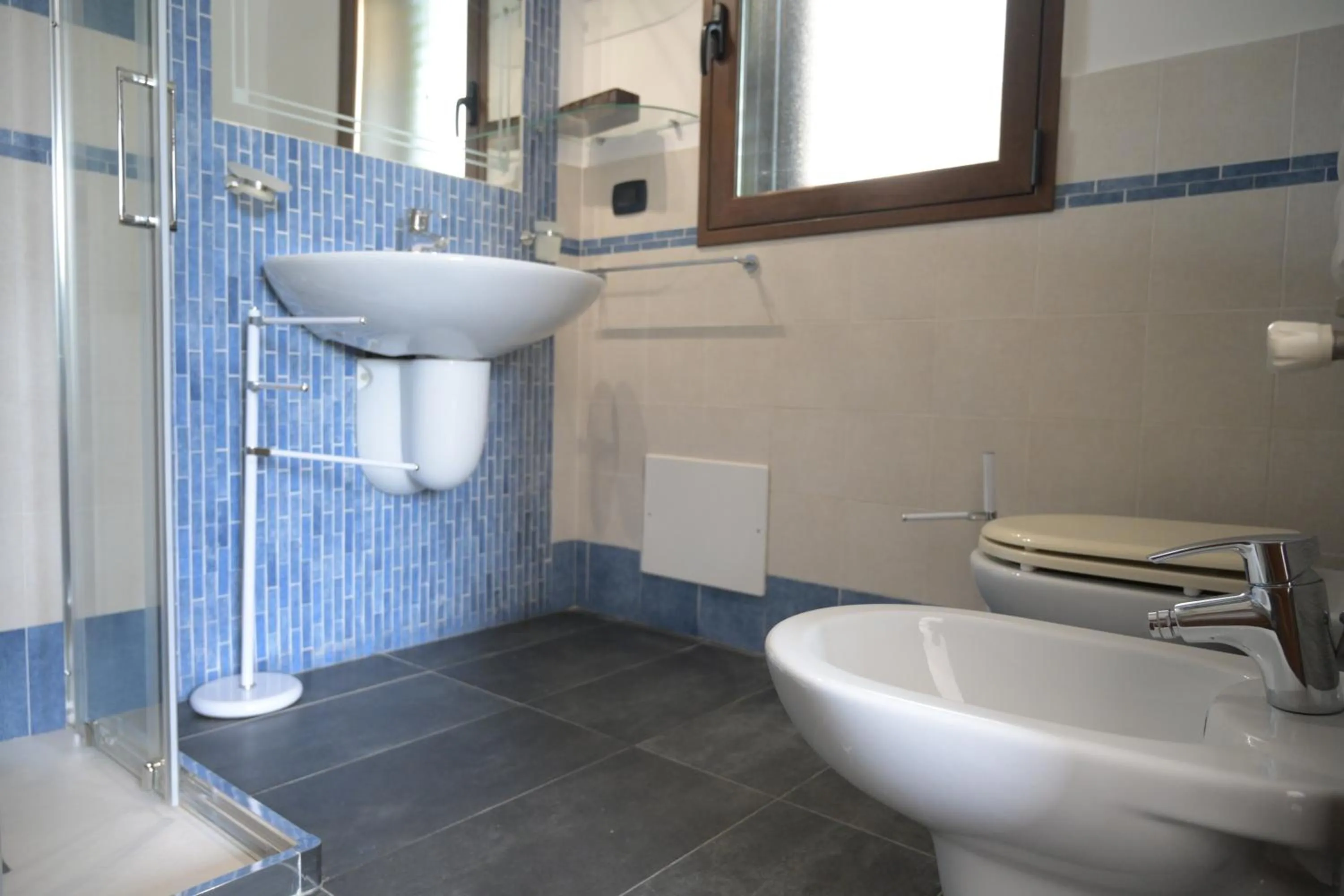 Shower in B&B Sale e Sole sul Mare