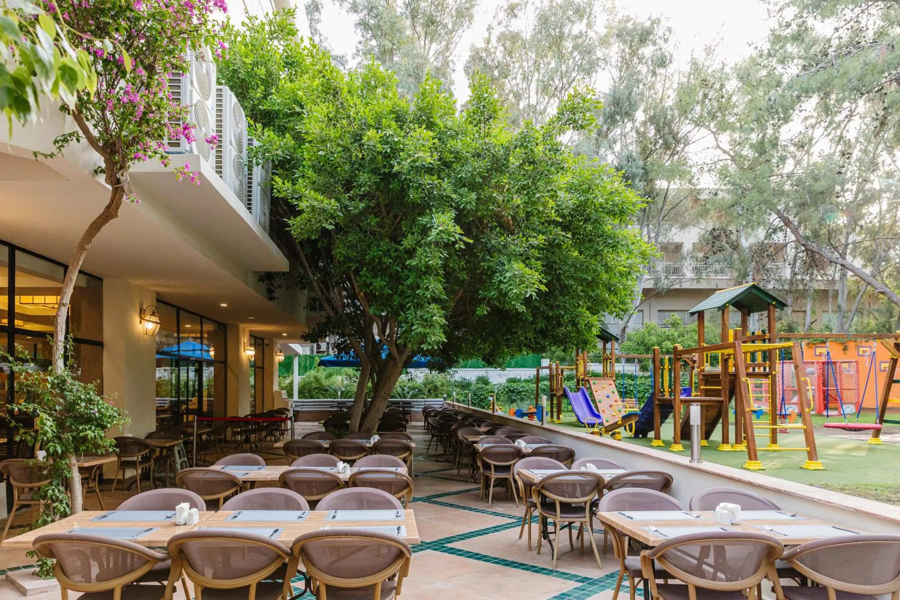 Restaurant/places to eat in Fun & Sun Club Saphire