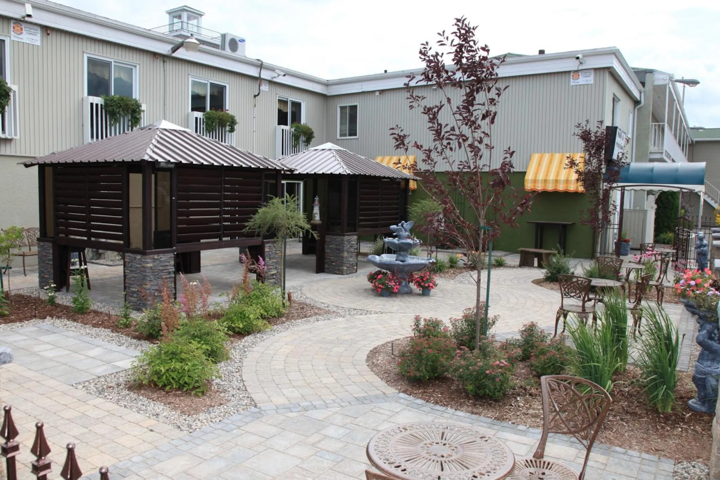 Property building in Motel le Phare