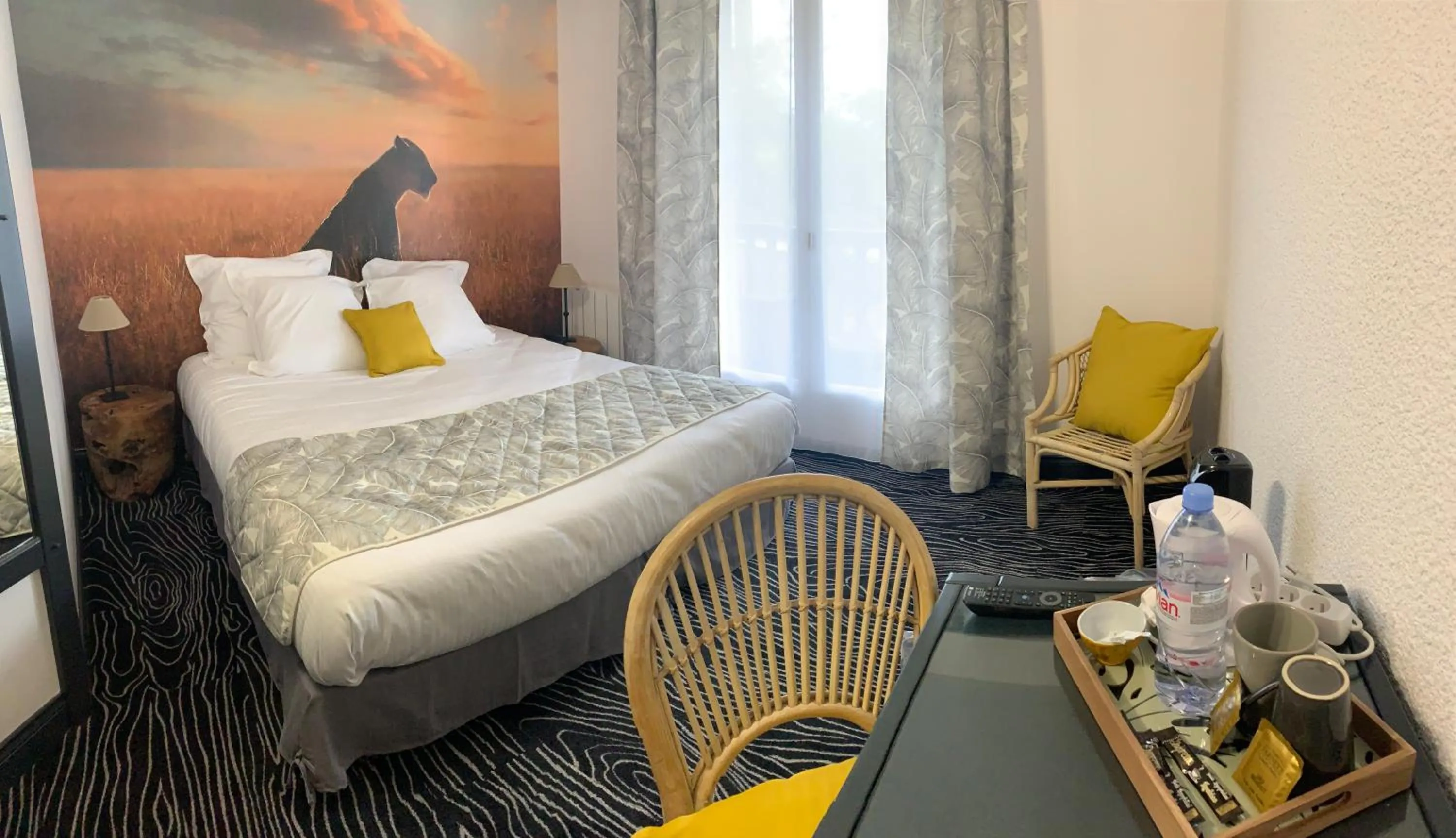 Bedroom in Au Palmyre Hôtel