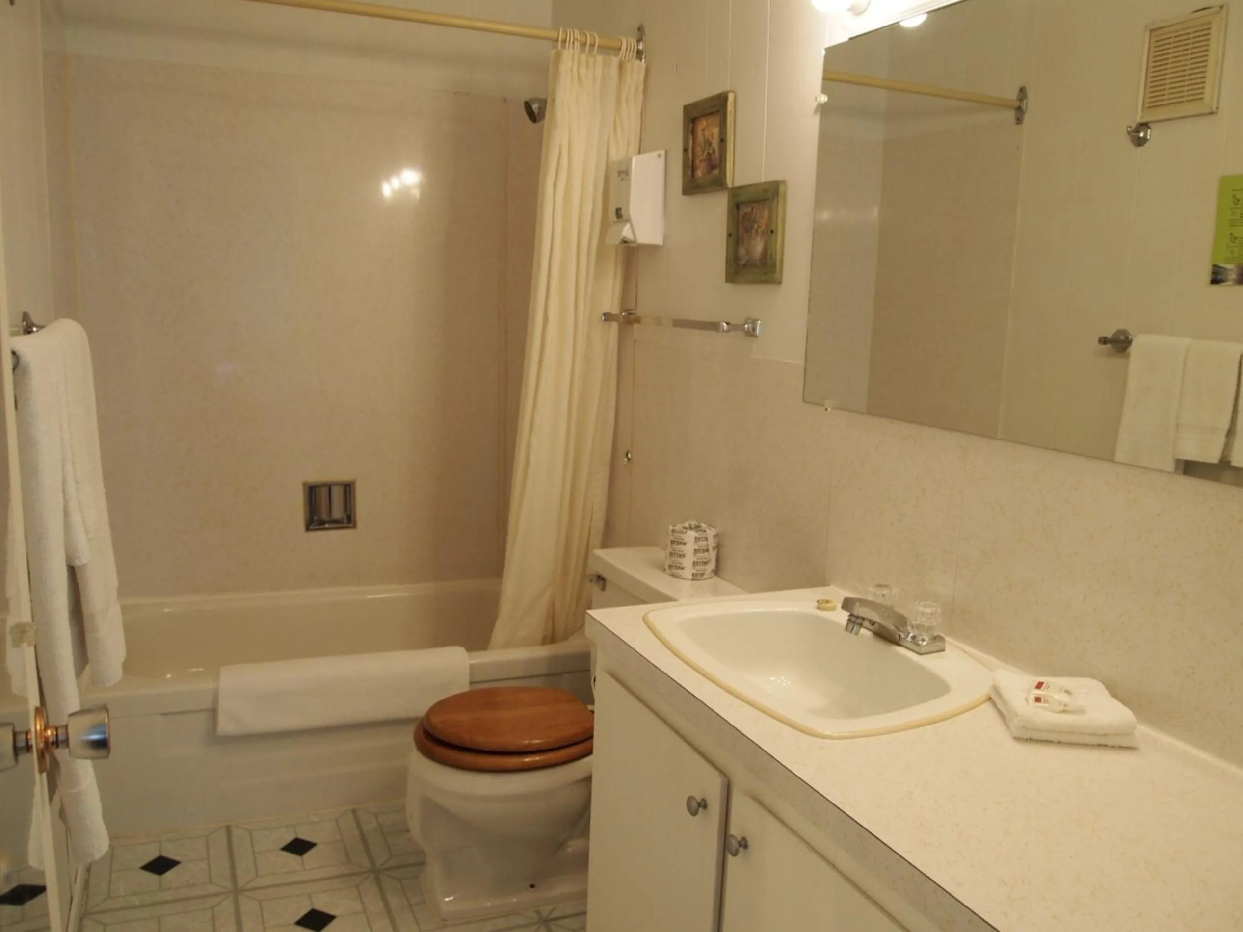 Bathroom in Motel Lyse