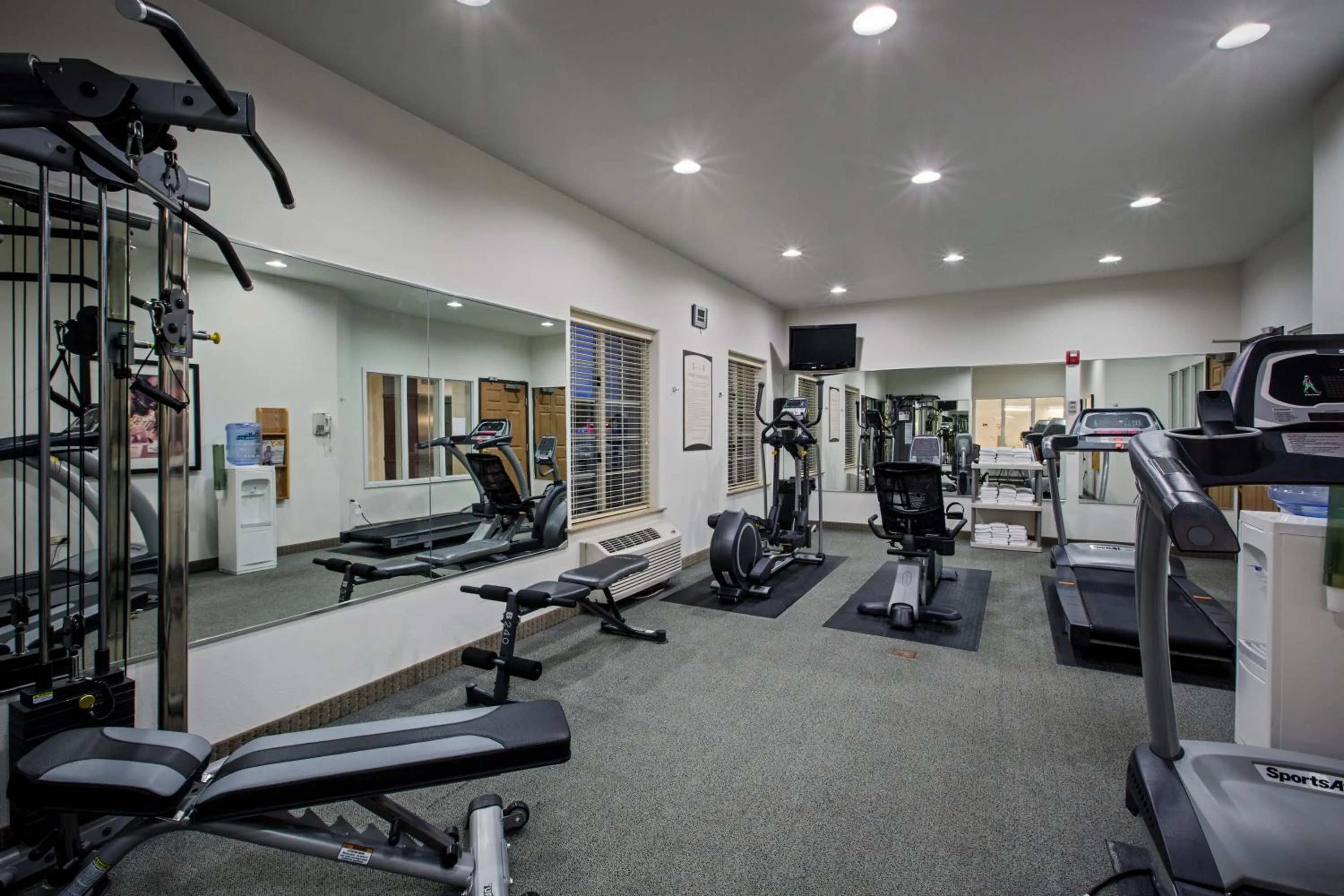 Fitness centre/facilities in Staybridge Suites Rockford by IHG