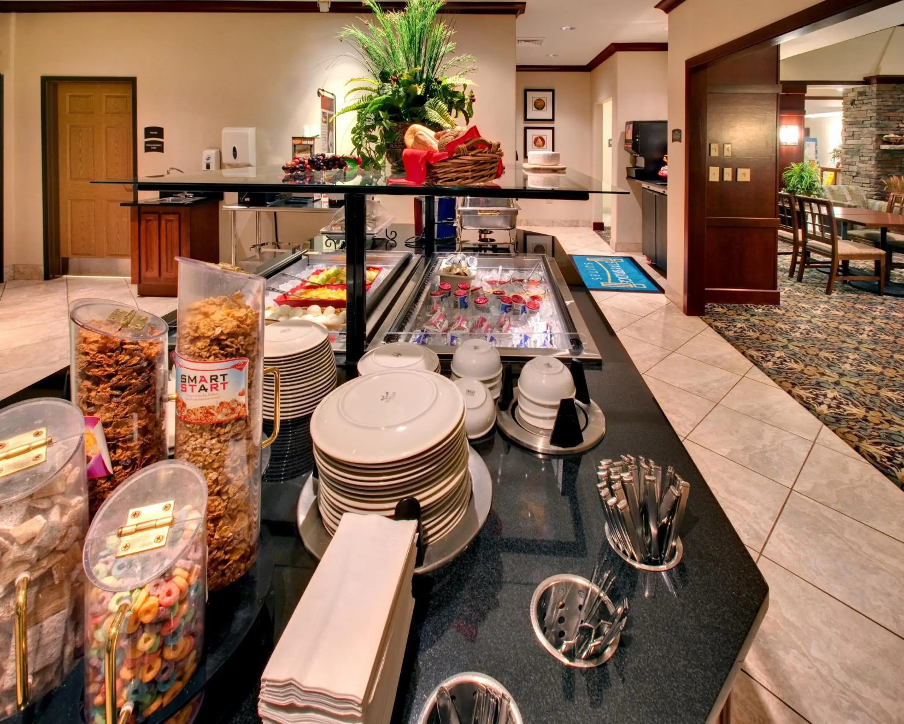 Breakfast in Staybridge Suites Rockford by IHG Breakfast in Staybridge Suites Rockford by IHG