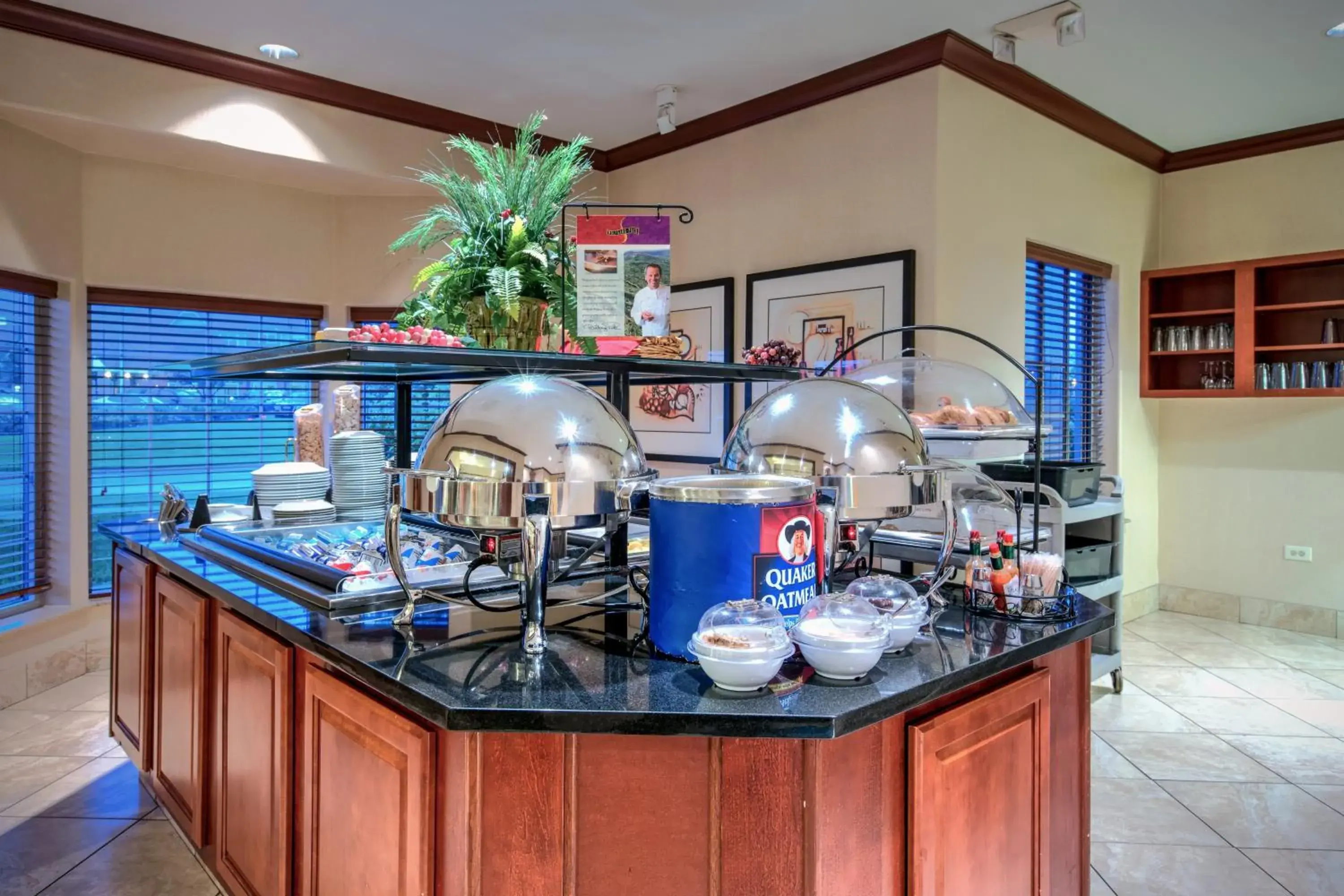 Breakfast in Staybridge Suites Rockford by IHG Breakfast in Staybridge Suites Rockford by IHG