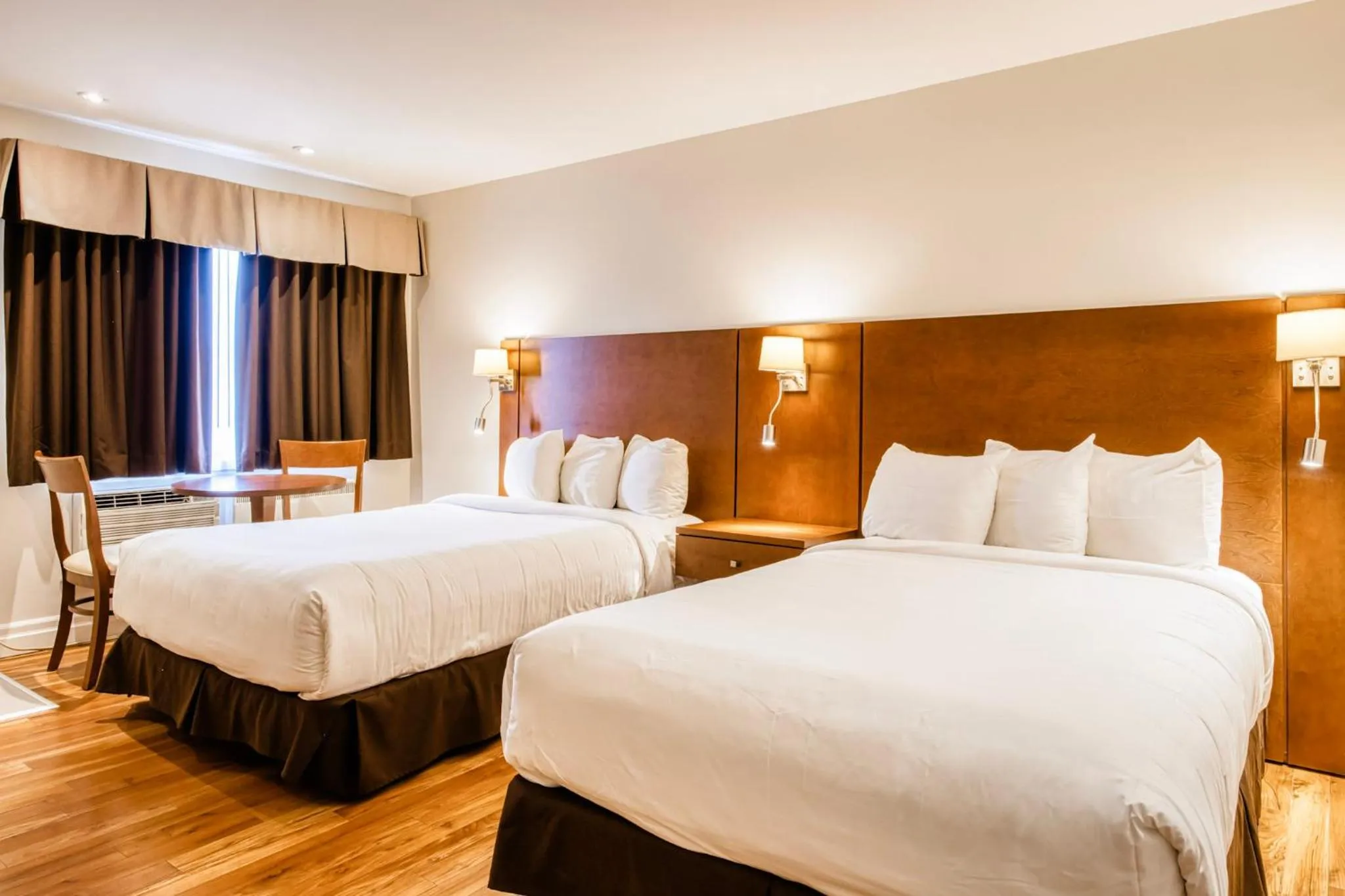 Bedroom, Bed in Motel Mistral