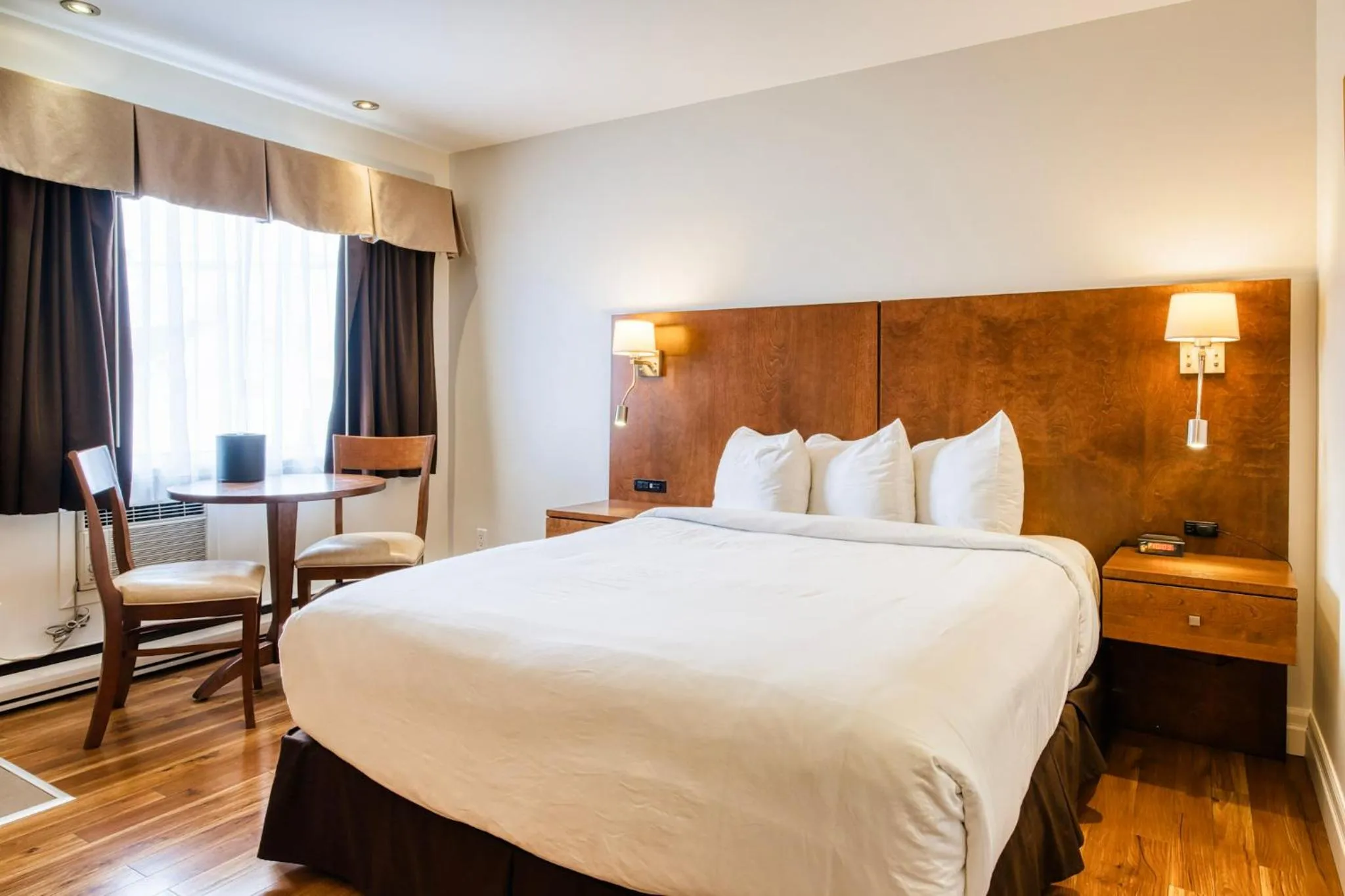 Bedroom, Bed in Motel Mistral