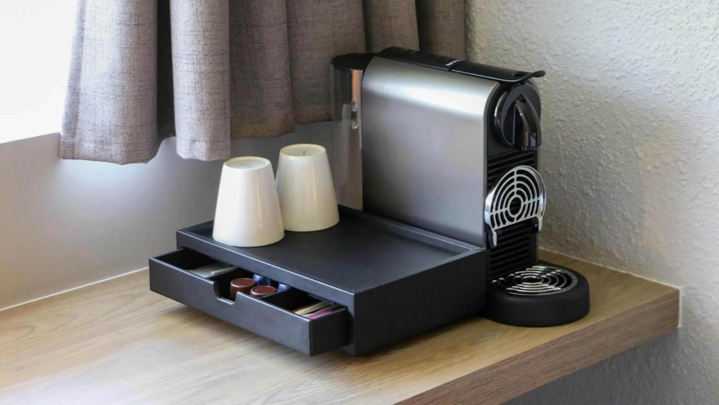 Coffee/tea facilities in Campanile Hotel Compiegne Coffee/tea facilities in Campanile Hotel Compiegne