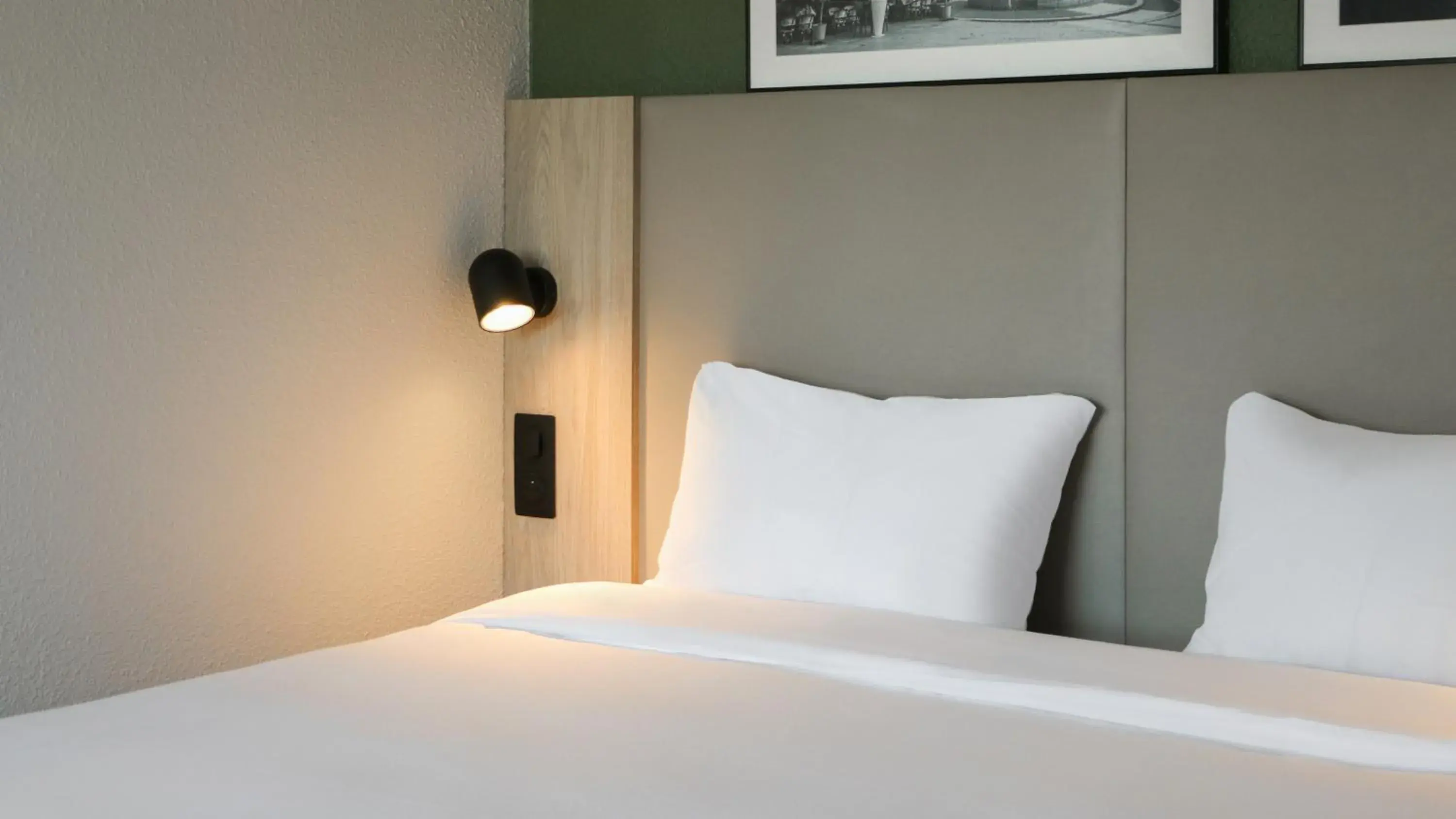 Bed in Campanile Hotel Compiegne Bed in Campanile Hotel Compiegne