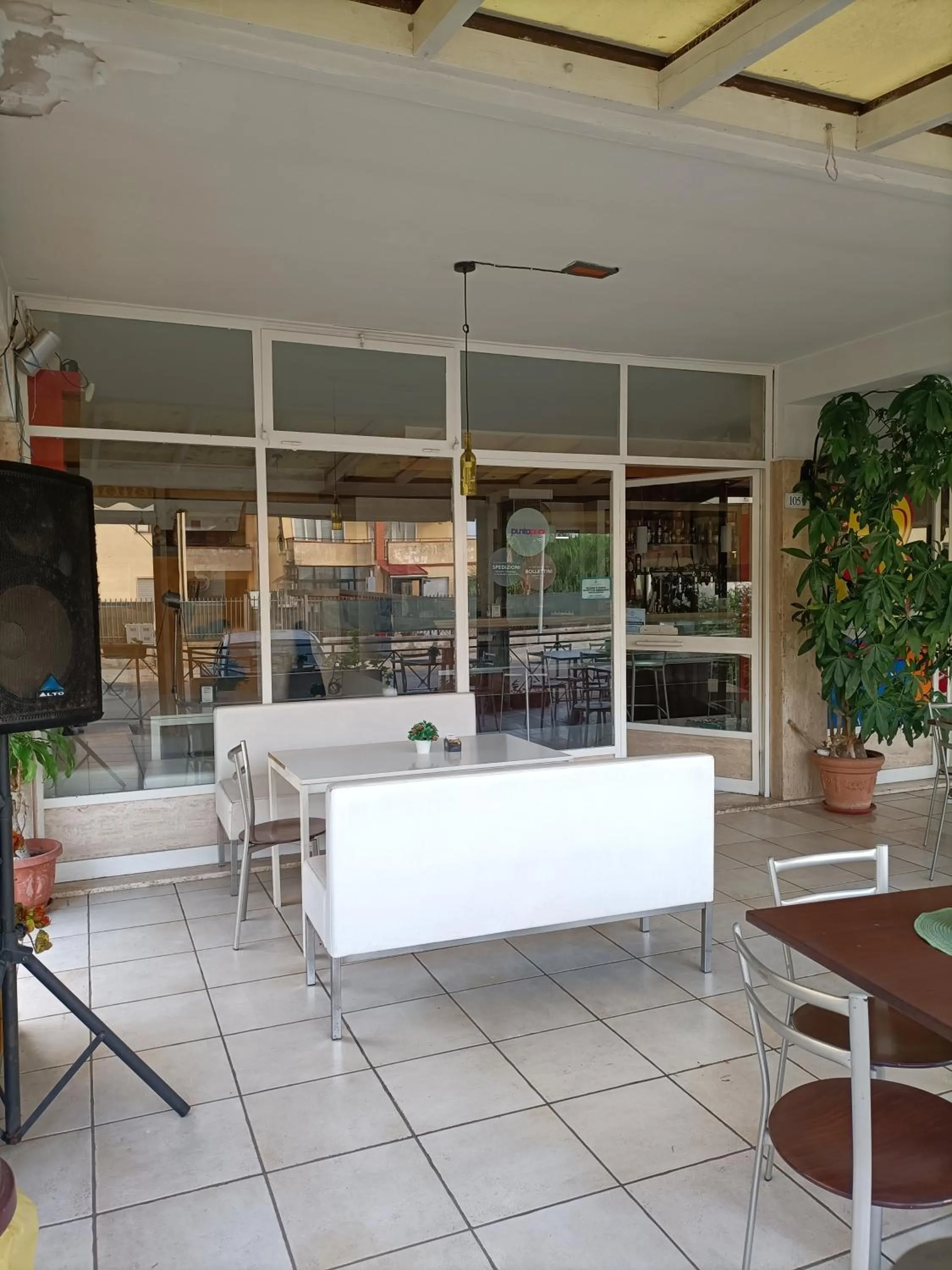 Restaurant/places to eat in Domus Hera